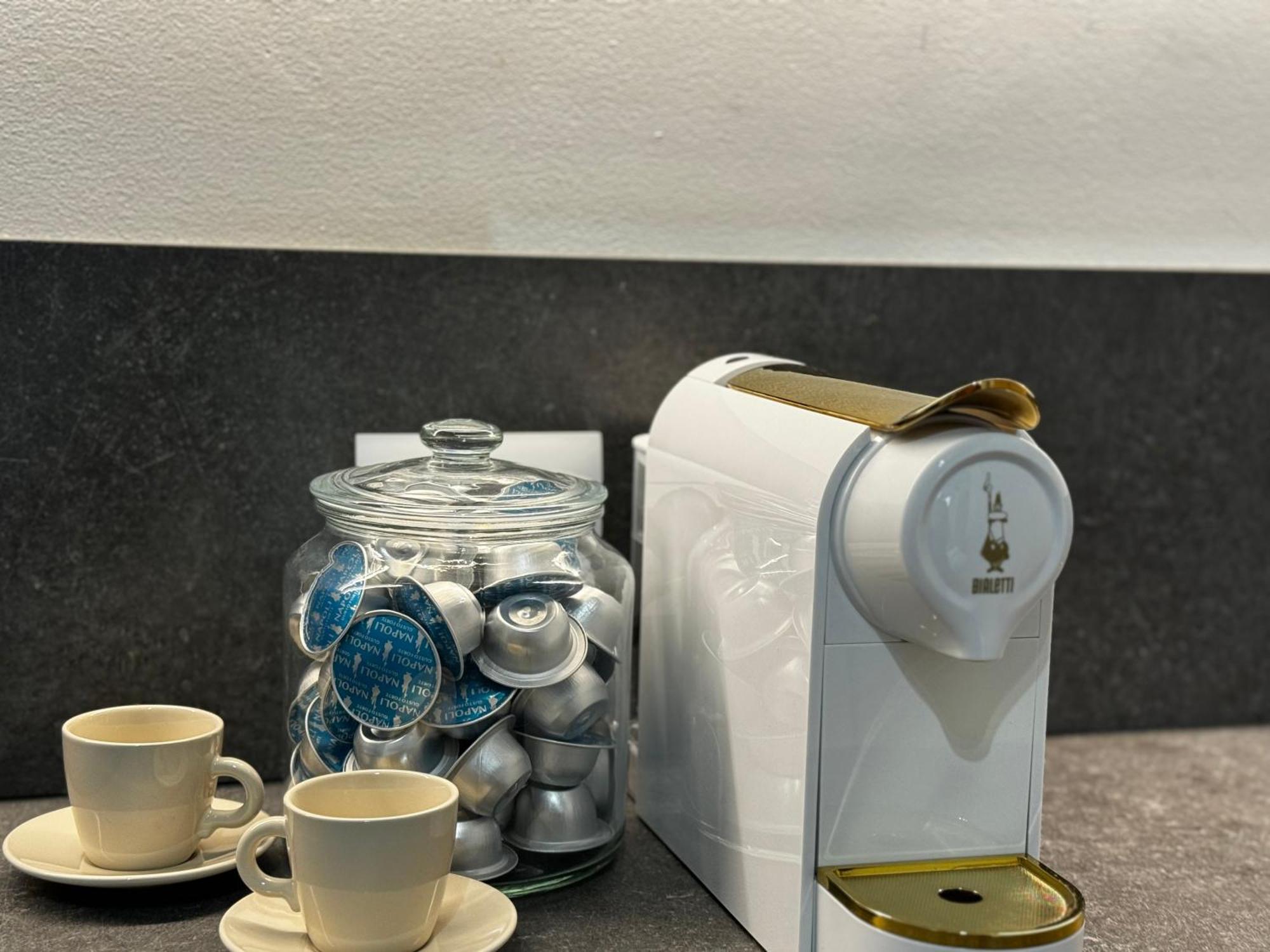 Regina In Corso Lodi - Sky Tv, Wifi E Breakfast Box Appartamento