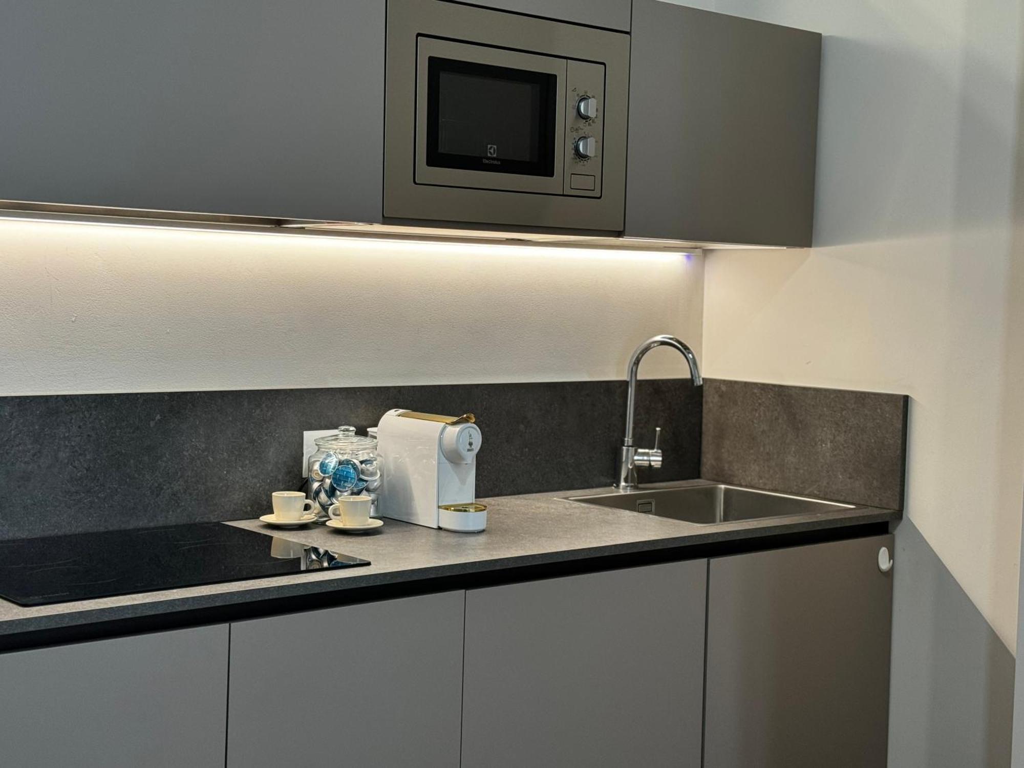 Regina In Corso Lodi - Sky Tv, Wifi E Breakfast Box Appartamento *