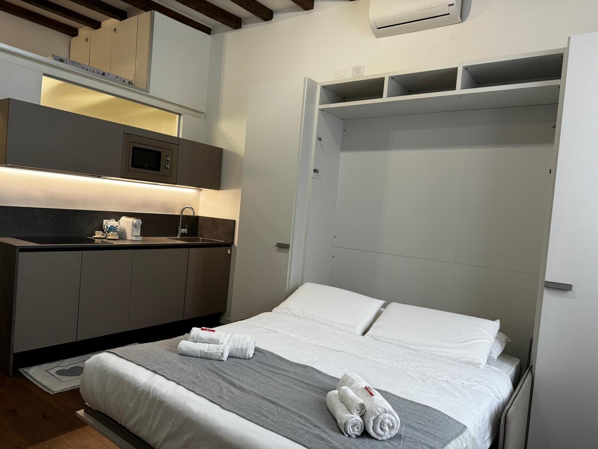 Appartamento Regina In Corso Lodi - Sky Tv, Wifi E Breakfast Box *