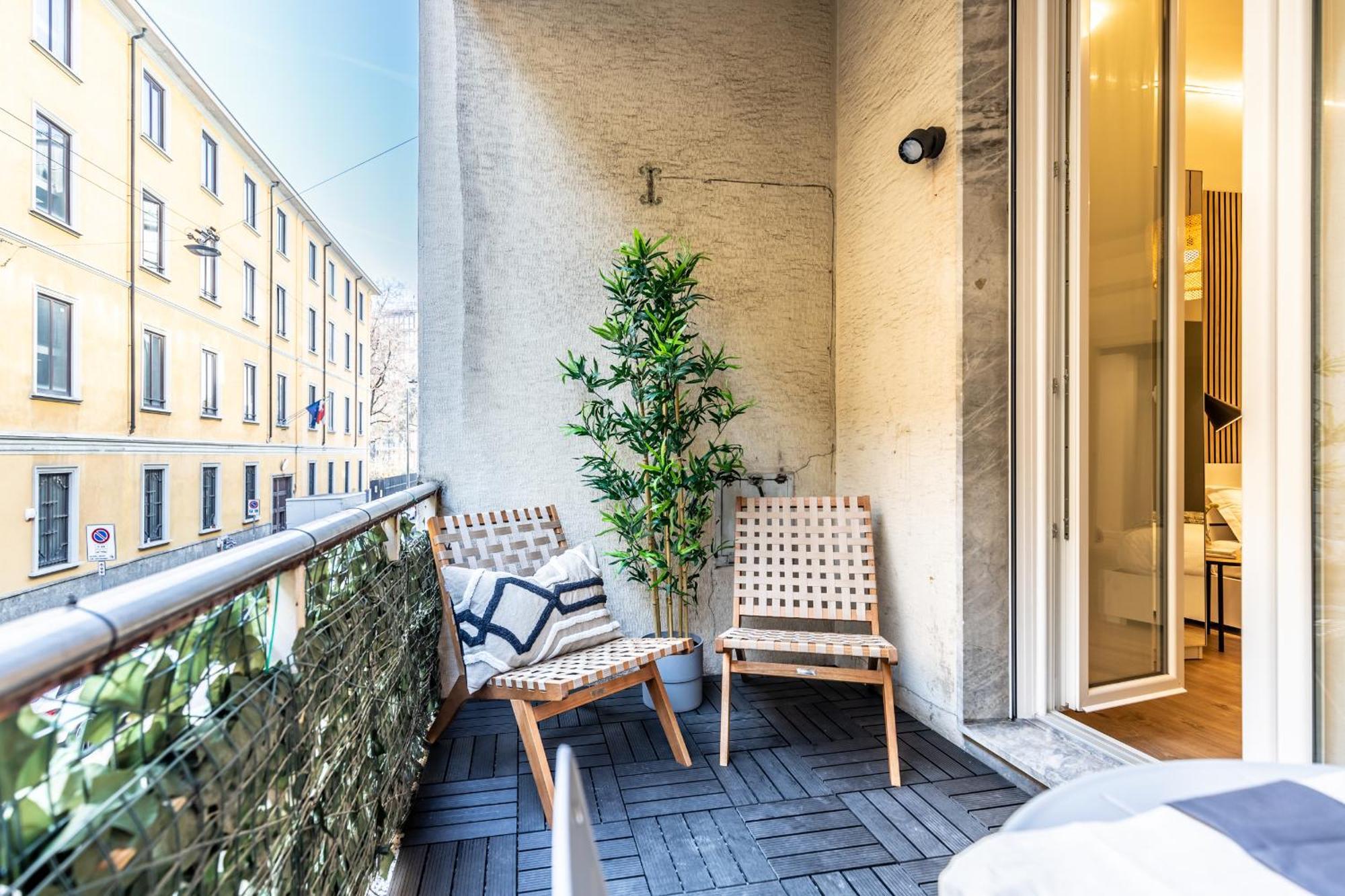 Stayeasy Quadronno33 - 3 Bedrooms, 2 Baths - Duomo Walking Distance *