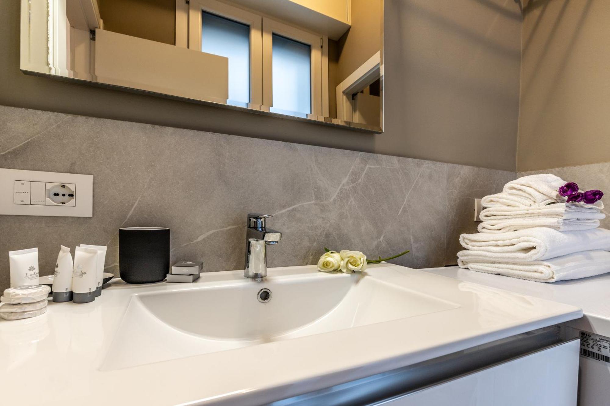Stayeasy Quadronno33 - 3 Bedrooms, 2 Baths - Duomo Walking Distance Appartamento *