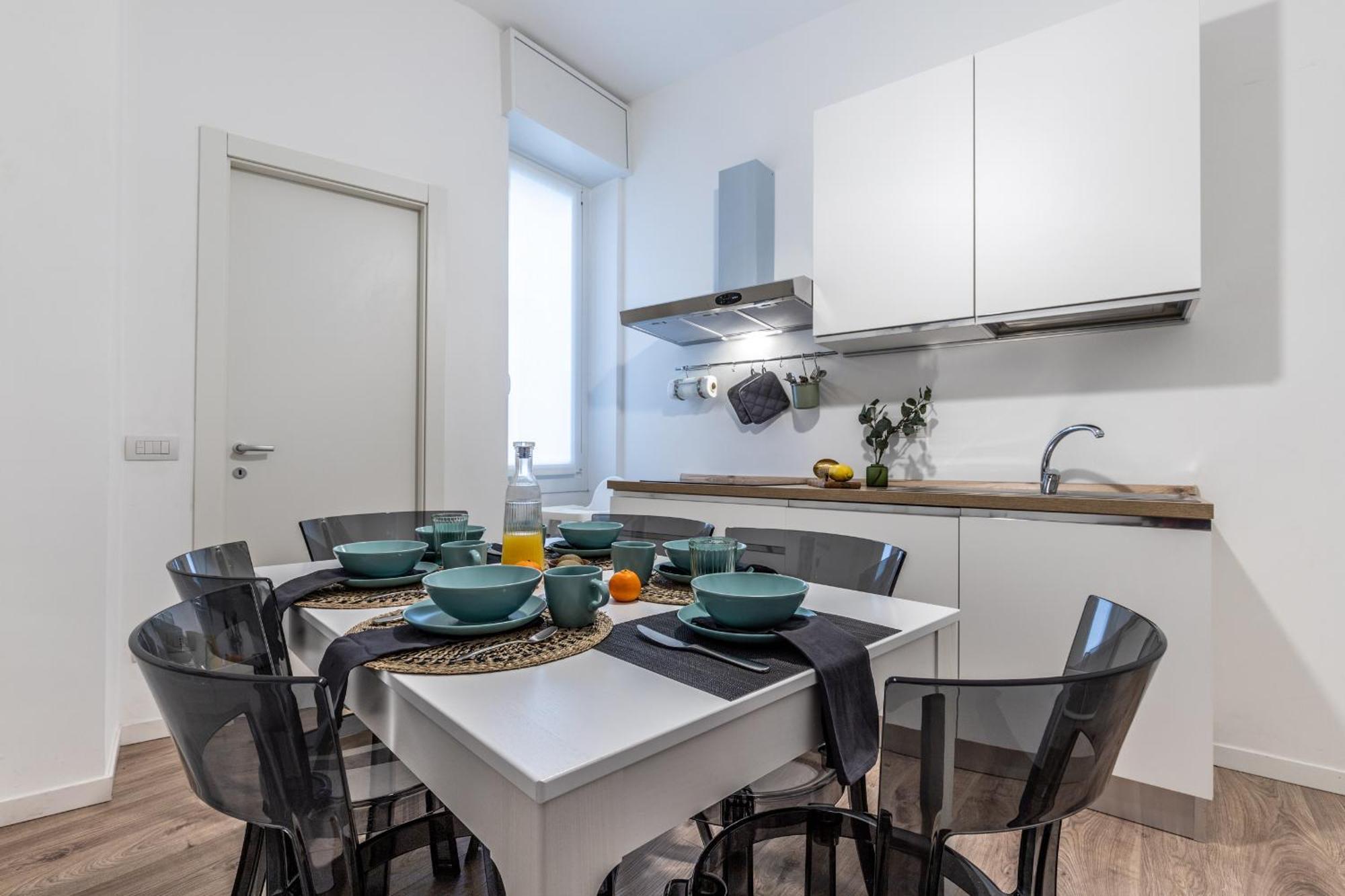 Stayeasy Quadronno33 - 3 Bedrooms, 2 Baths - Duomo Walking Distance Appartamento Milano