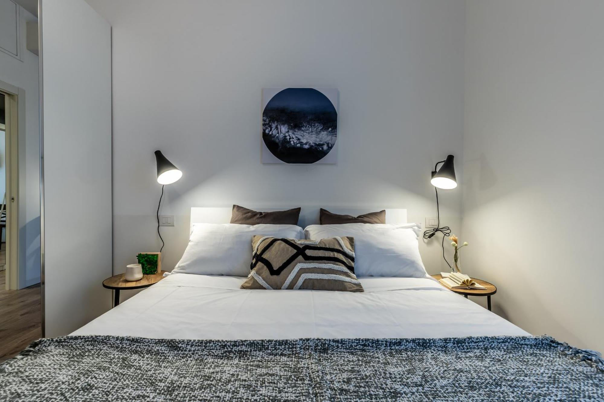 Stayeasy Quadronno33 - 3 Bedrooms, 2 Baths - Duomo Walking Distance