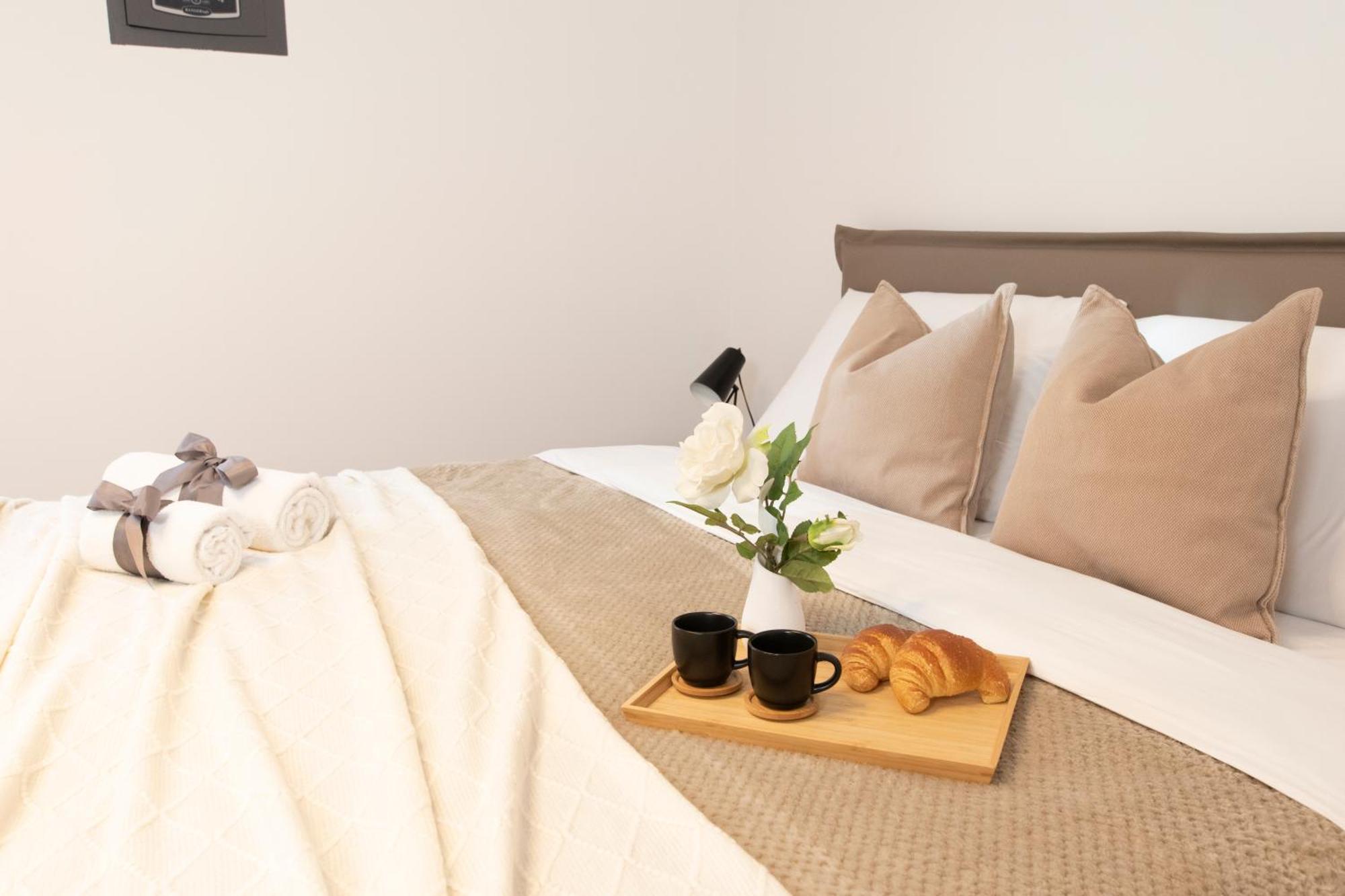 Ihost - Simonetta 7 * Milano