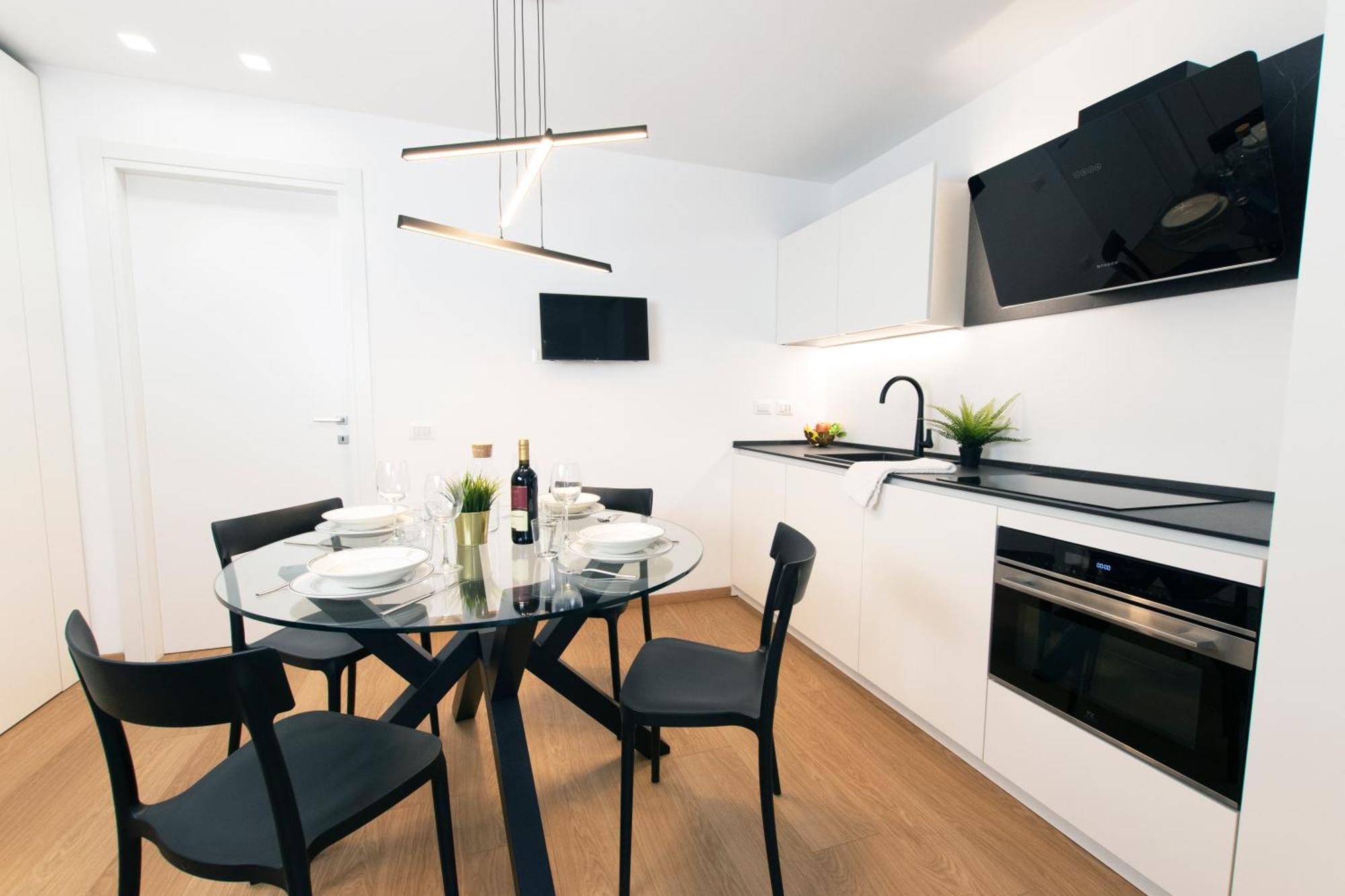 Ihost - Simonetta 7 Milan