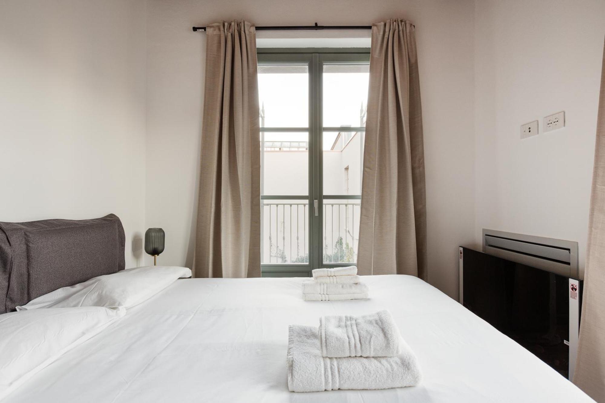 Modern In With Balcony Milano