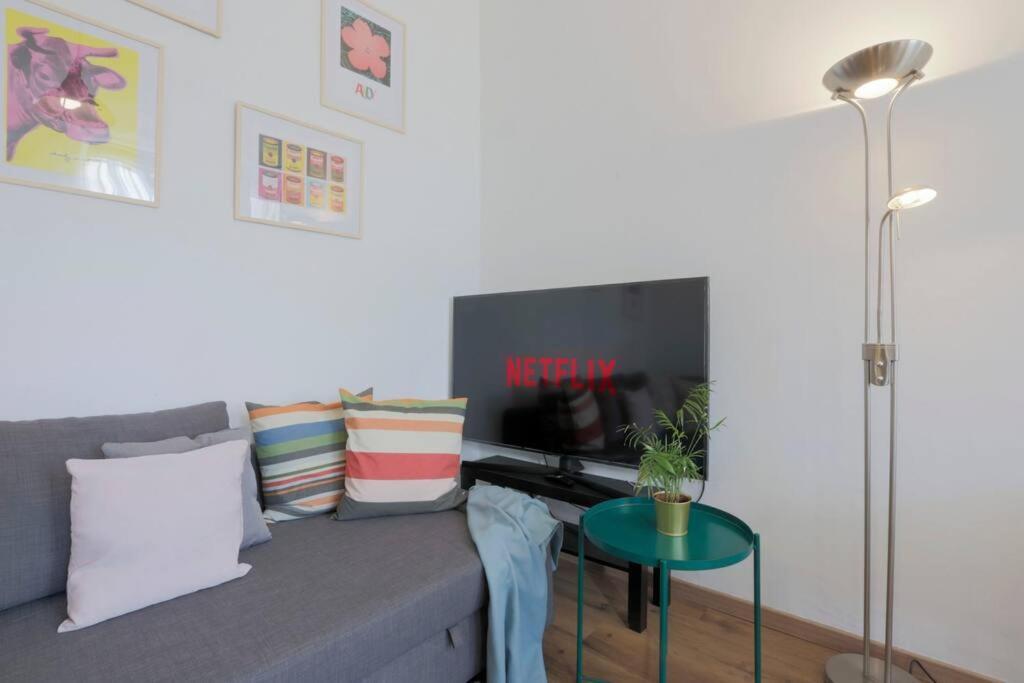 *navigli Art Attic*designarea Milan-wifi-netflix