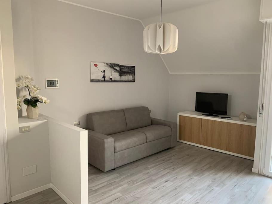 Apartment Besana Rent House