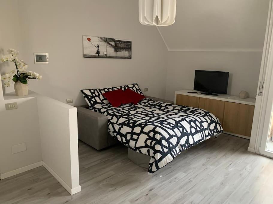 Apartment Besana Rent House