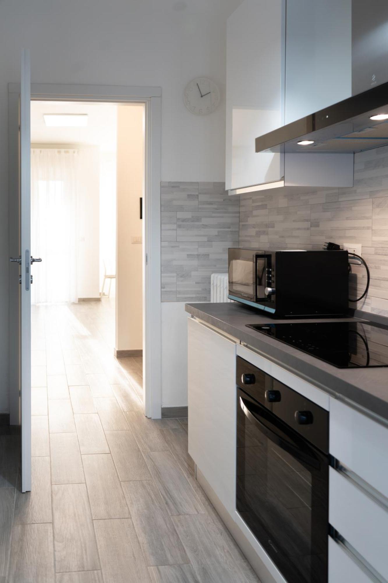 Appartement 10min Rhofiera & Sansiro - 5min Metro - Ac - Freeparking Milaan