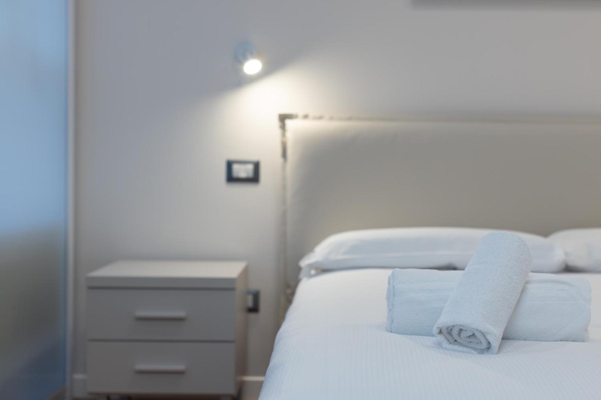 Navigli - Uni Bocconi Elegant Suite, Wi-fi, Tram Apartment *