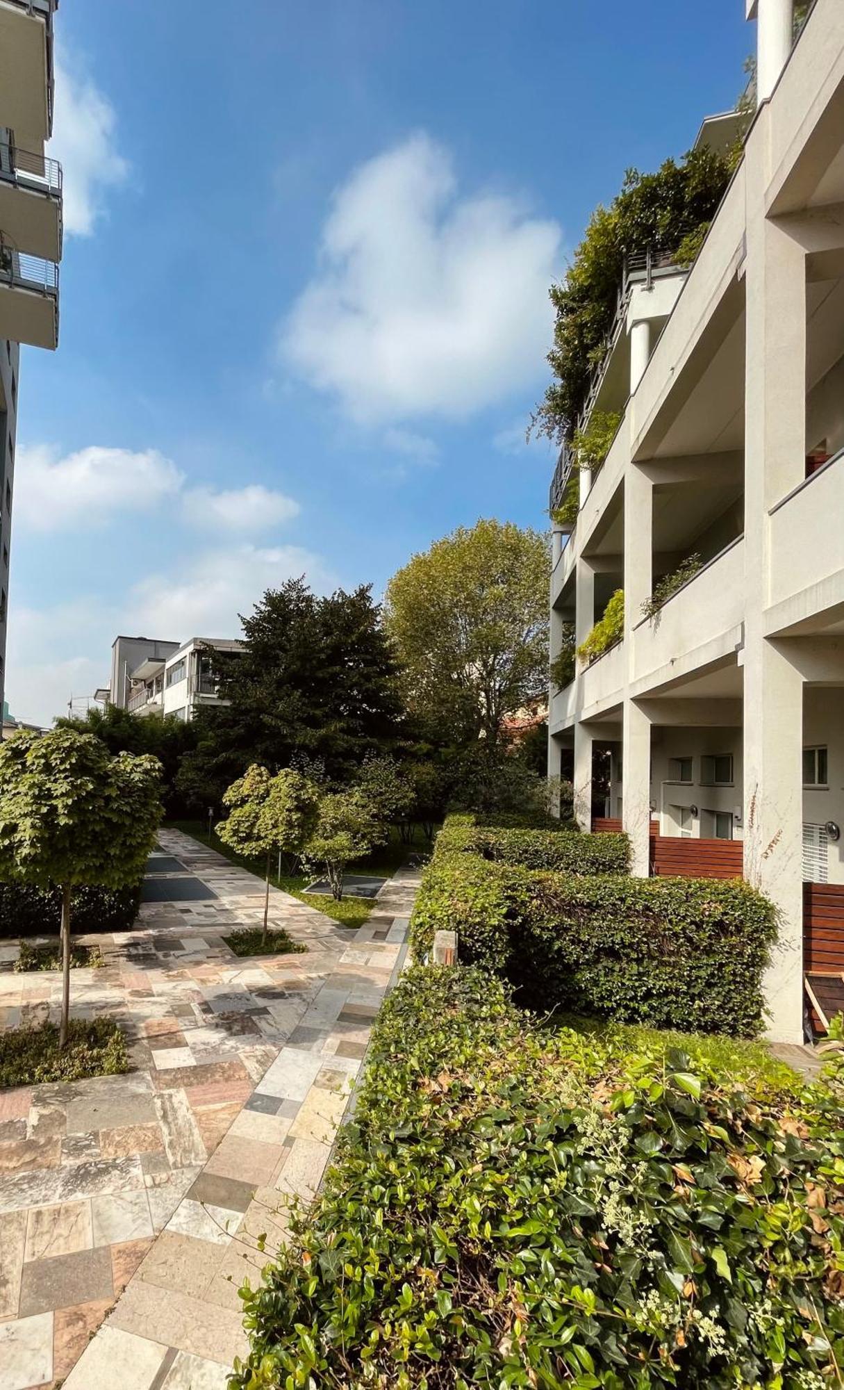 Appartamento Ampio Loft Su Due Livelli Con Giardino *
