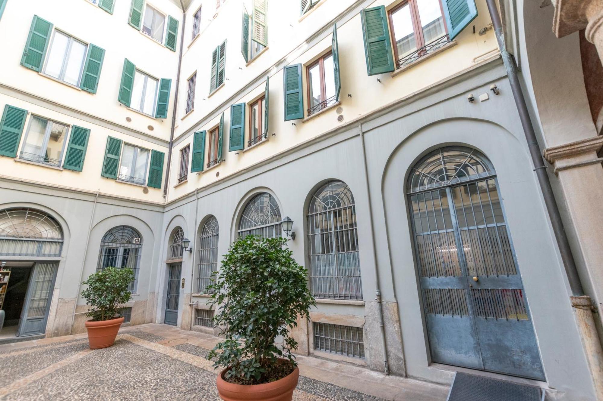 Luxury Near Duomo Italia 38 * Milan