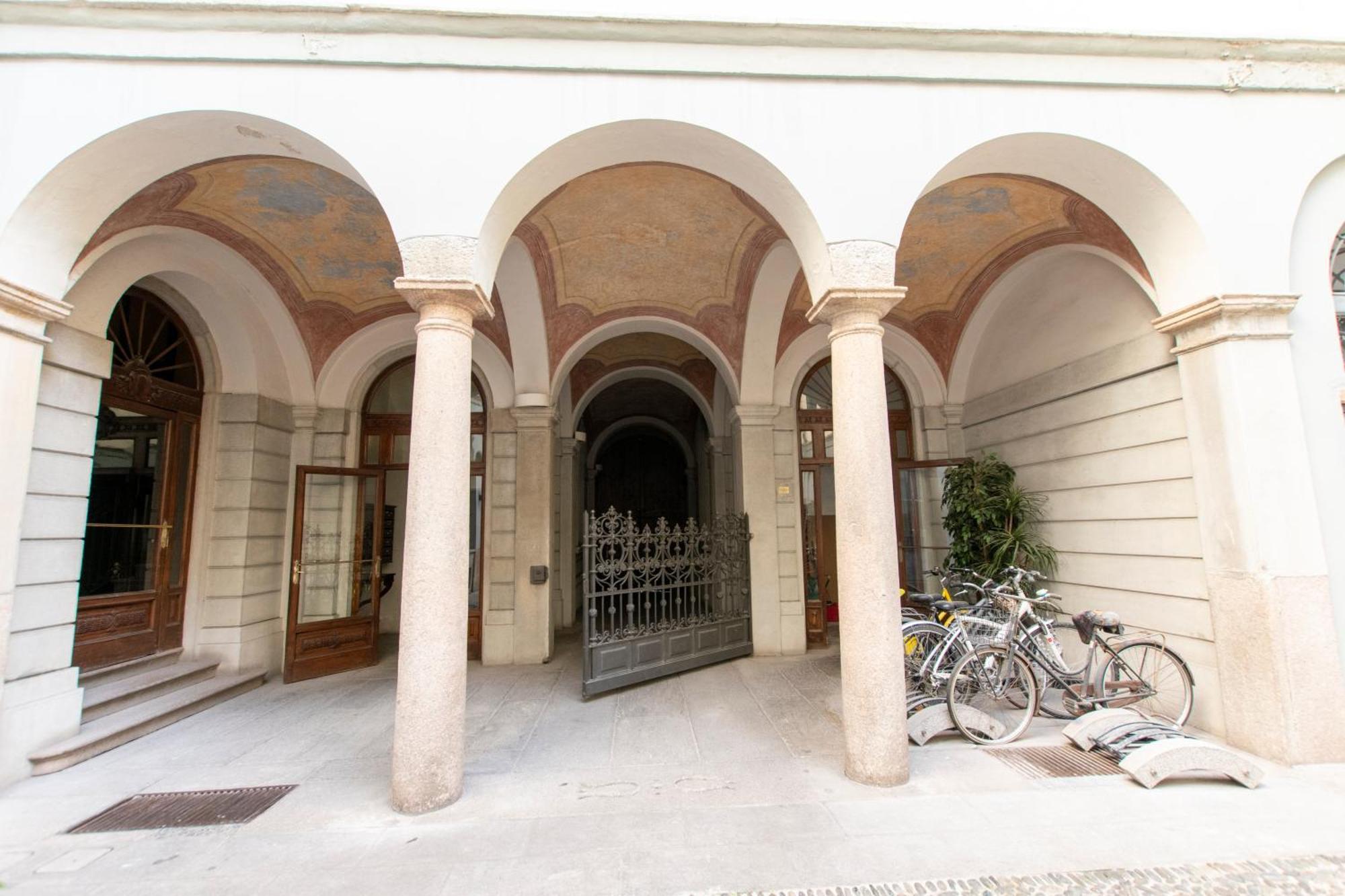 Luxury Near Duomo Italia 38 Apartment Milan