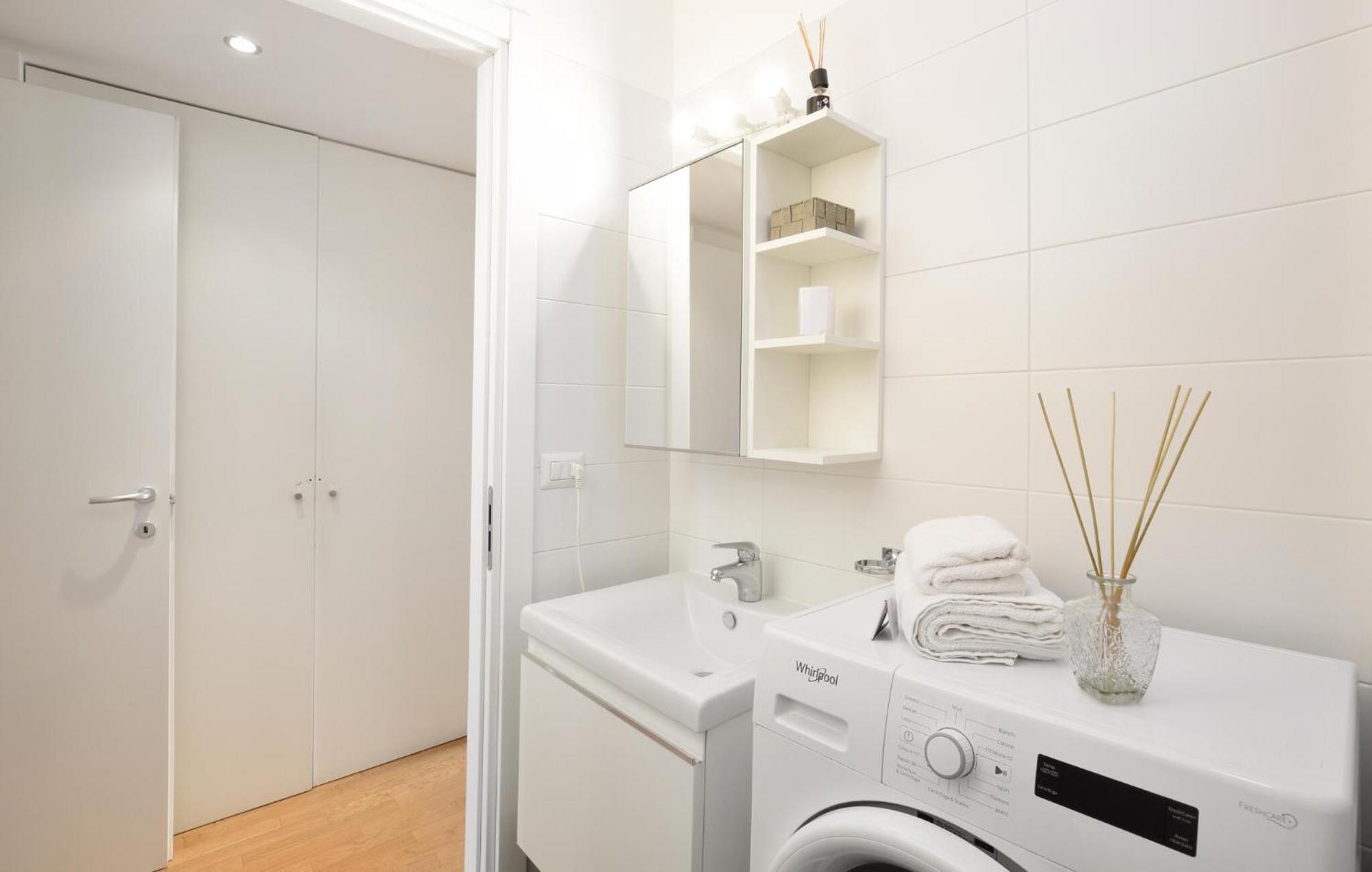 Stunning In With Kitchen * Milaan