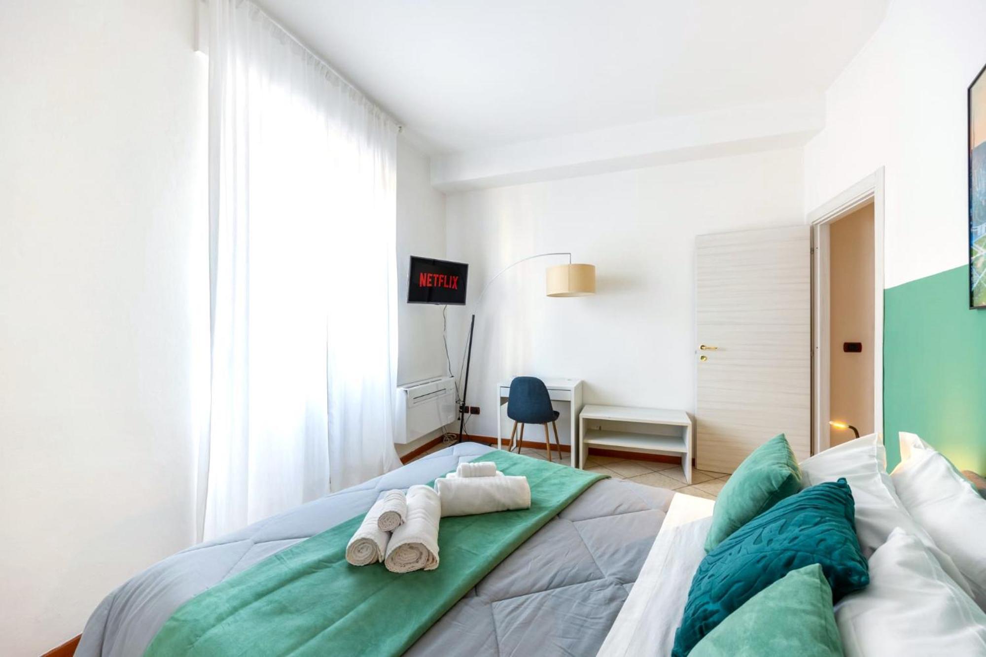 Appartement Elegant Citylife Apartment- Metro Access - Double Milaan