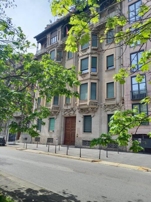 Attico Incantevole In Centro Citta Con Terrazzo Vicino Alle Sfilate Di Moda Apartment