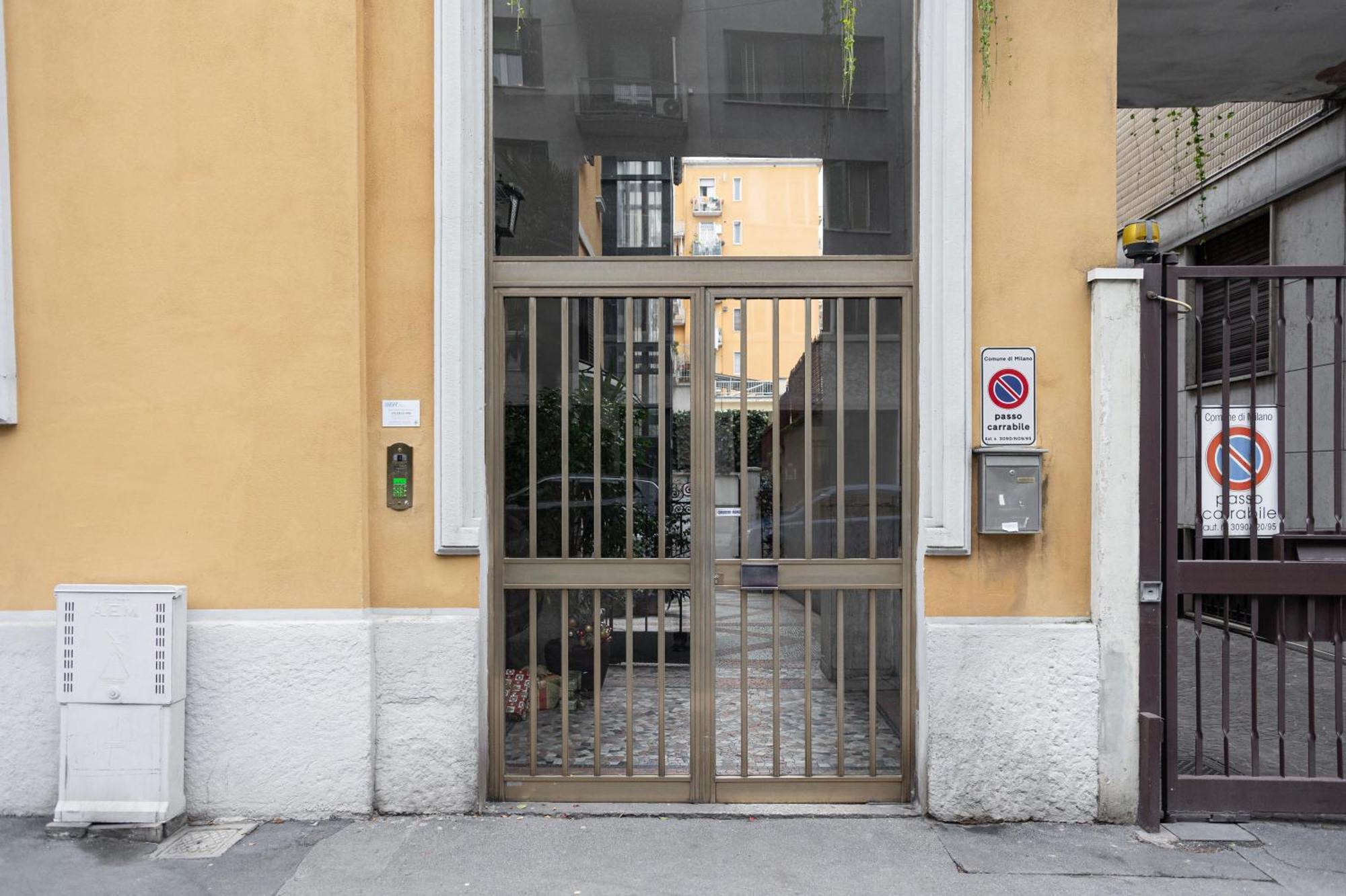 Appartamento Elegante Quadrilocale Liberty In Zona Risorgimento Milano