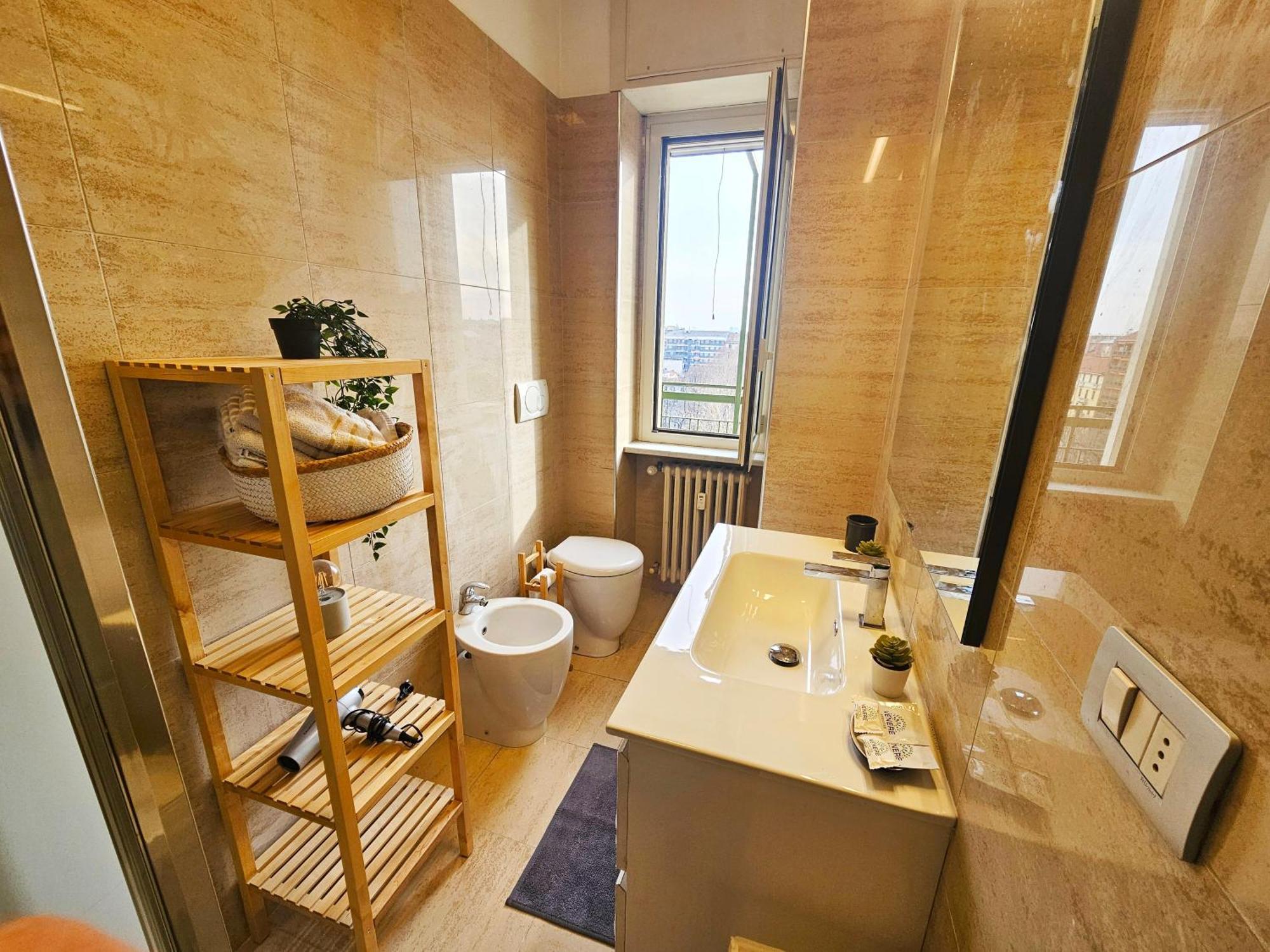 Sunny & Updated Flat With Panoramic View 50m From M4 Stop