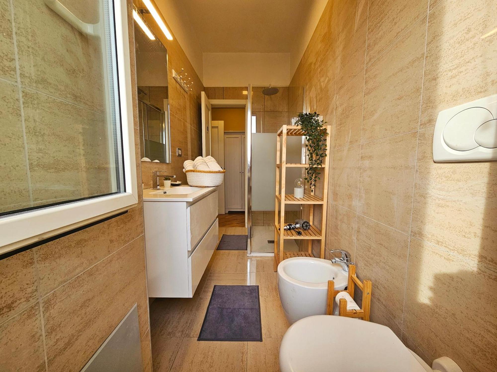 Sunny & Updated Flat With Panoramic View 50m From M4 Stop Apartment Milan