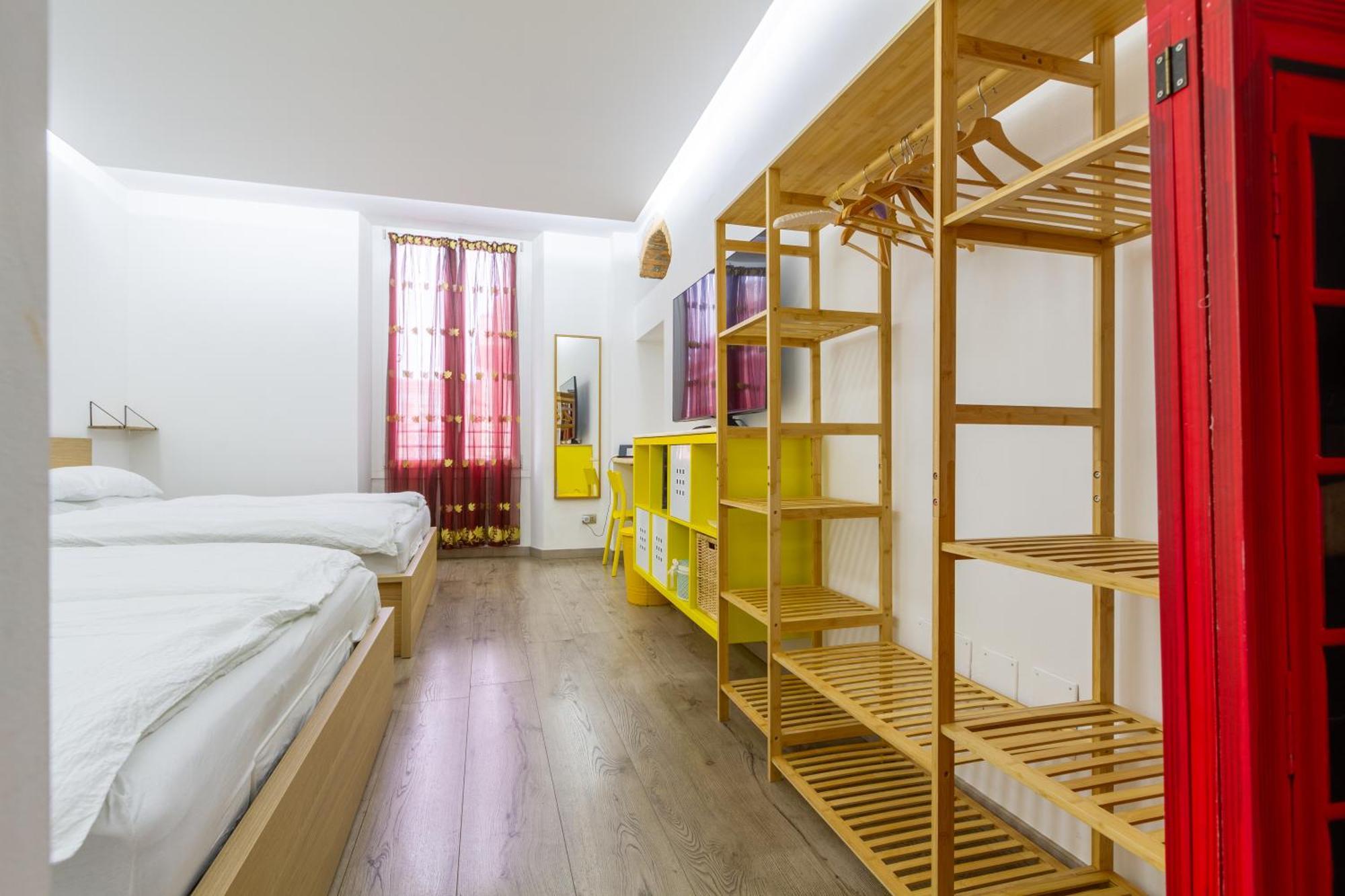 Apartment I Della *