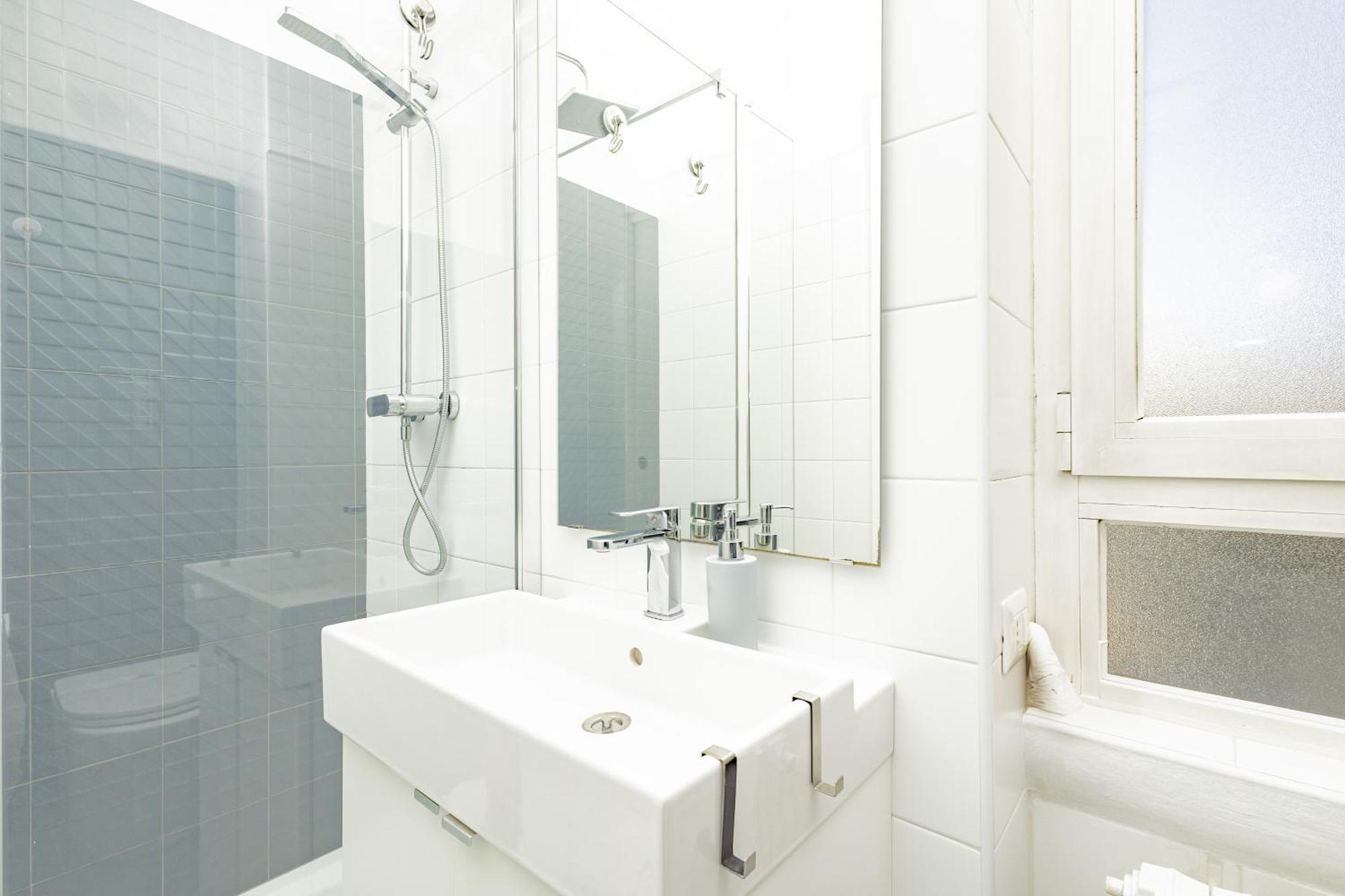 Appartamento Xenia - Cozy Luminous Flat Near Navigli Milano