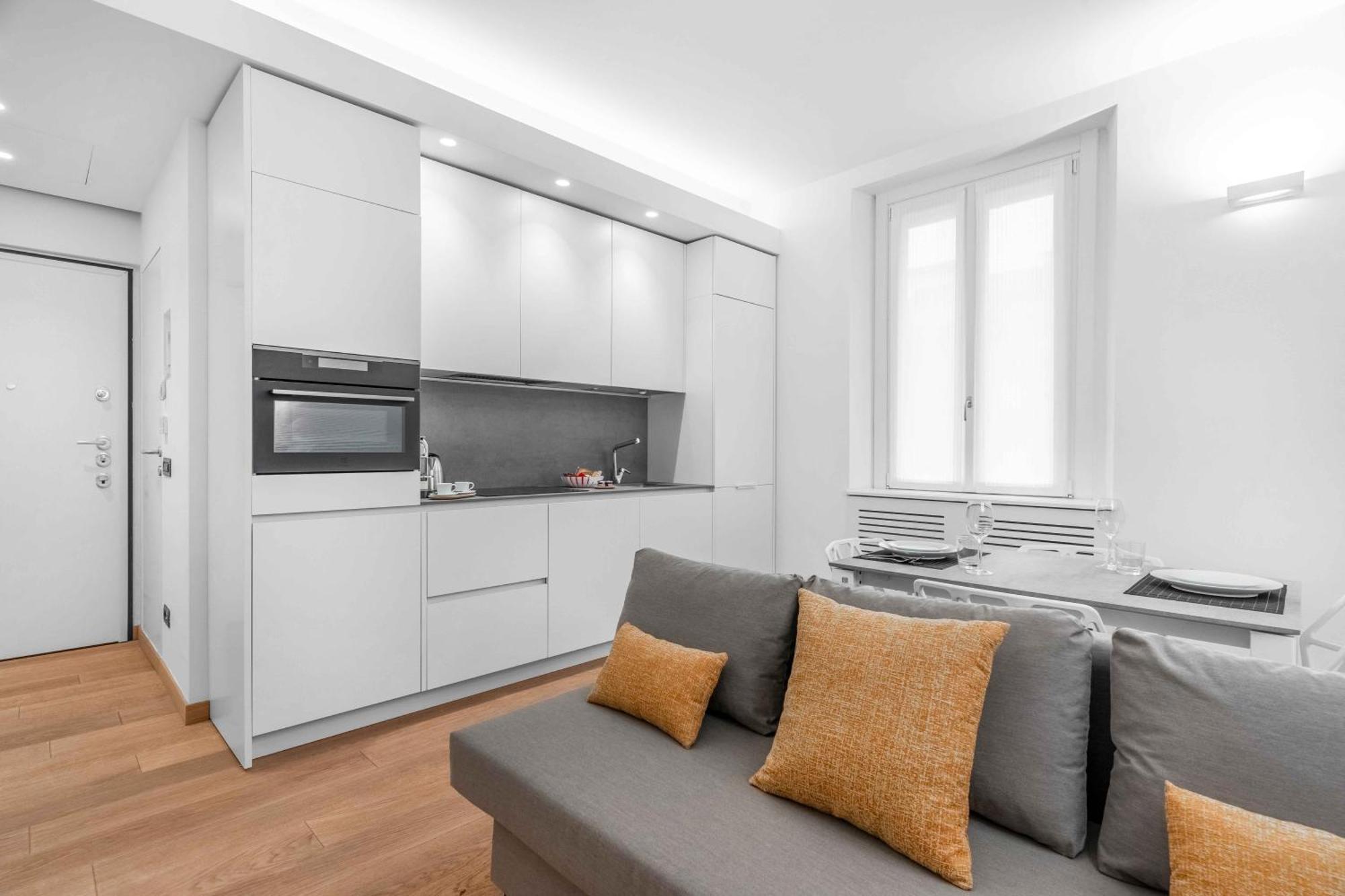 Sebenico 10 * Milano