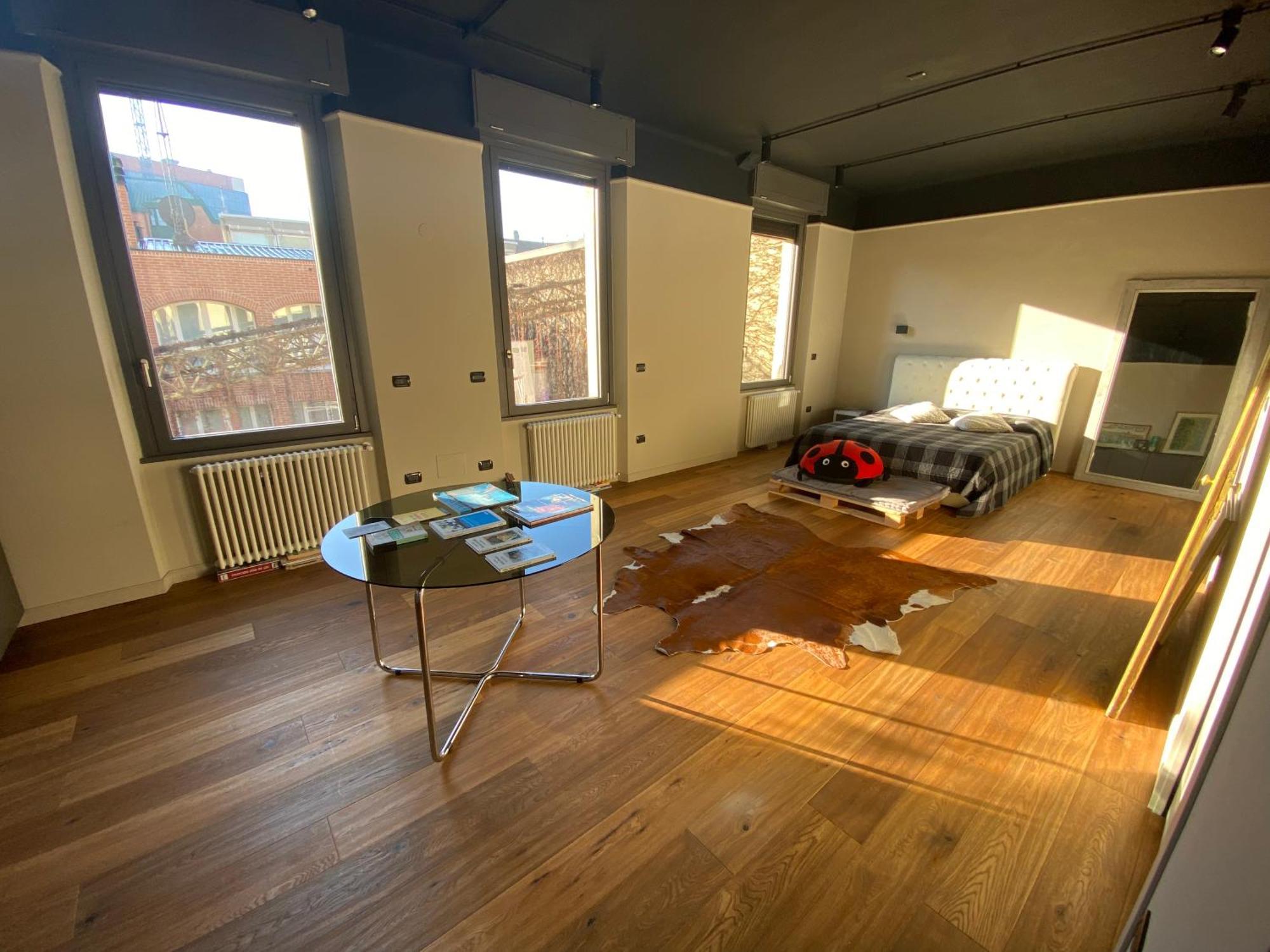 Centro-200 Mq Loft/ufficio • Check-in 24h • Wifi Appartement Milaan