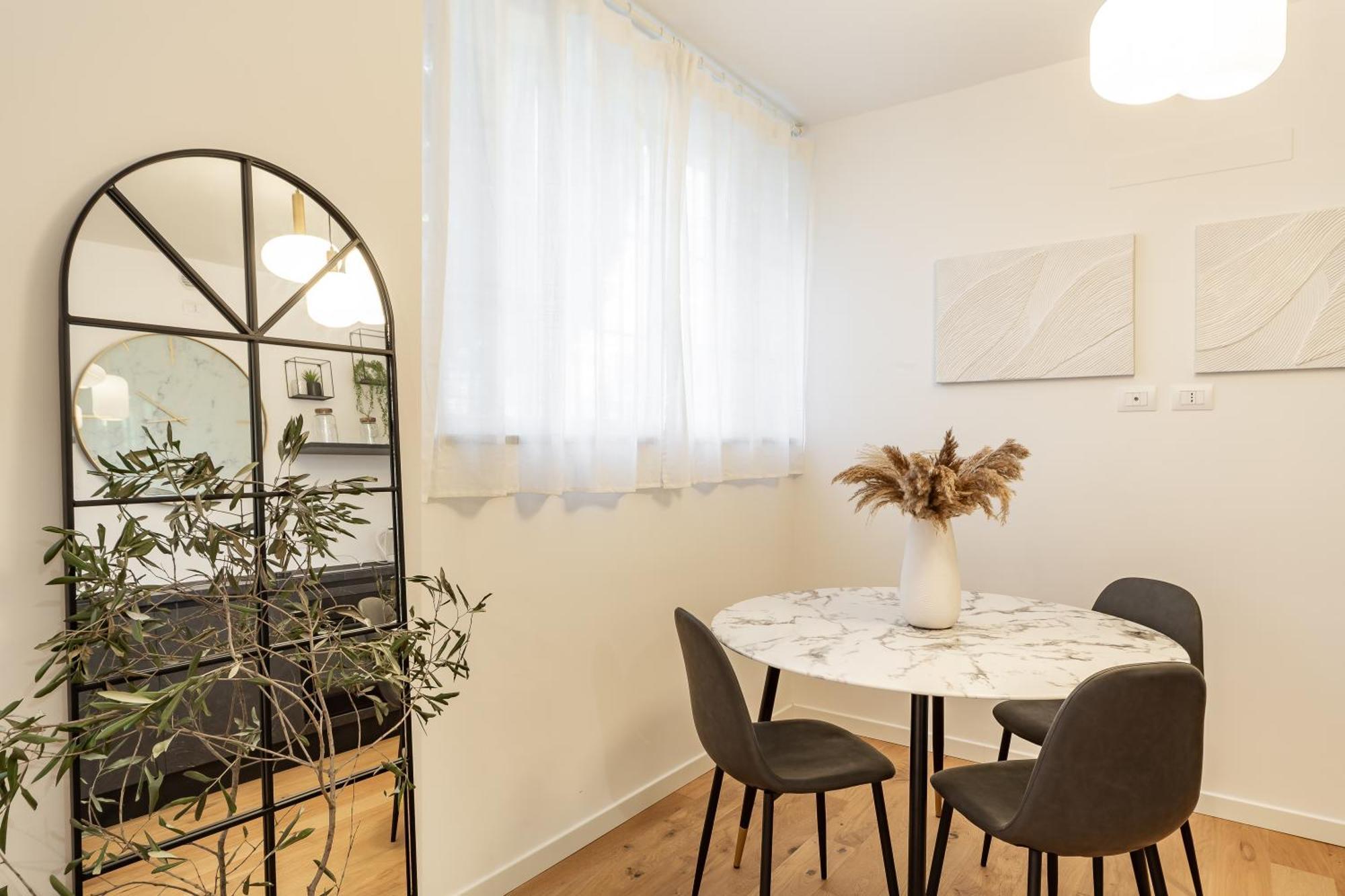 45royal Stylish House Center * Milan