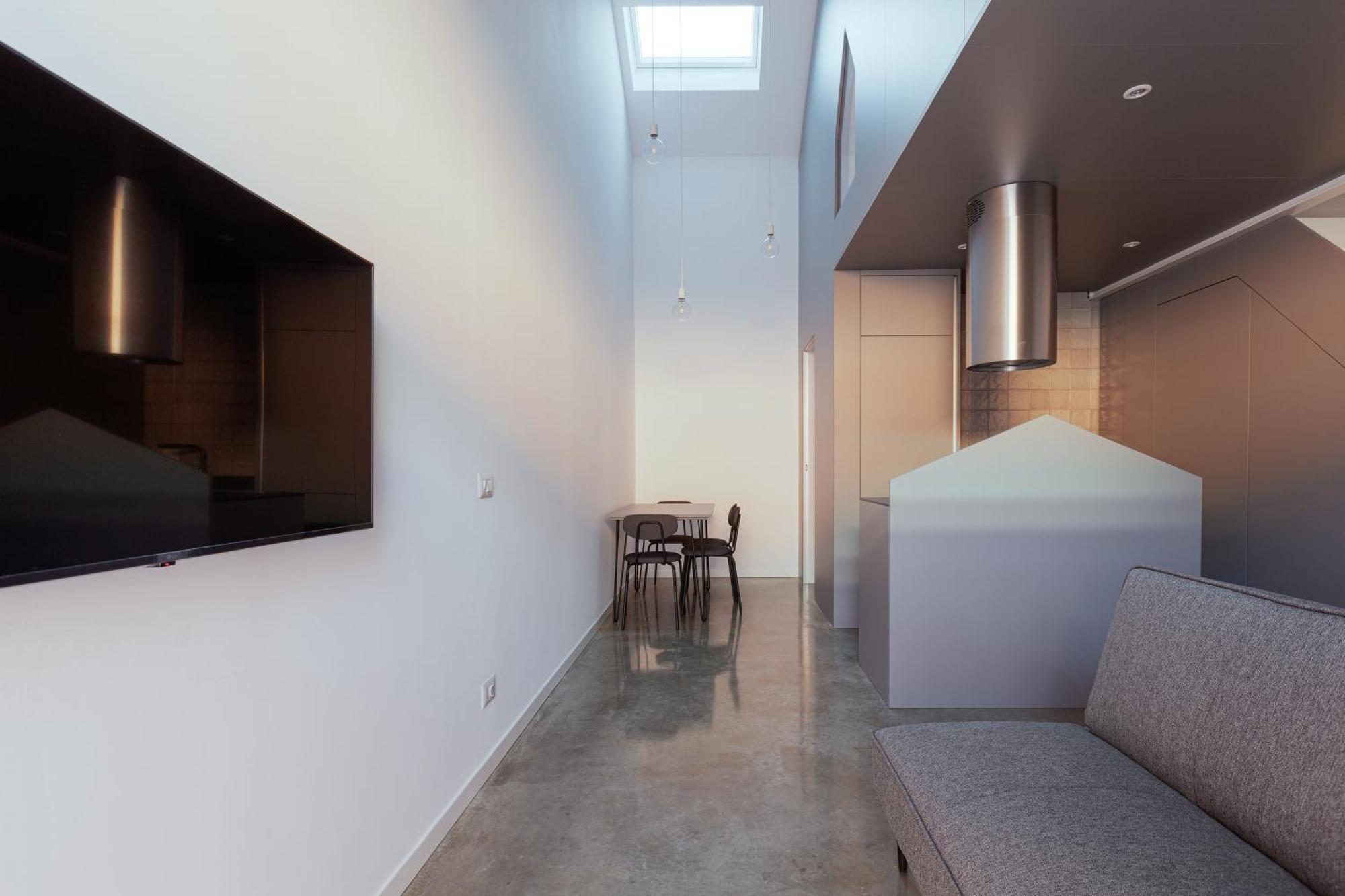 - 800 M Far From Lancetti Station Apartment *