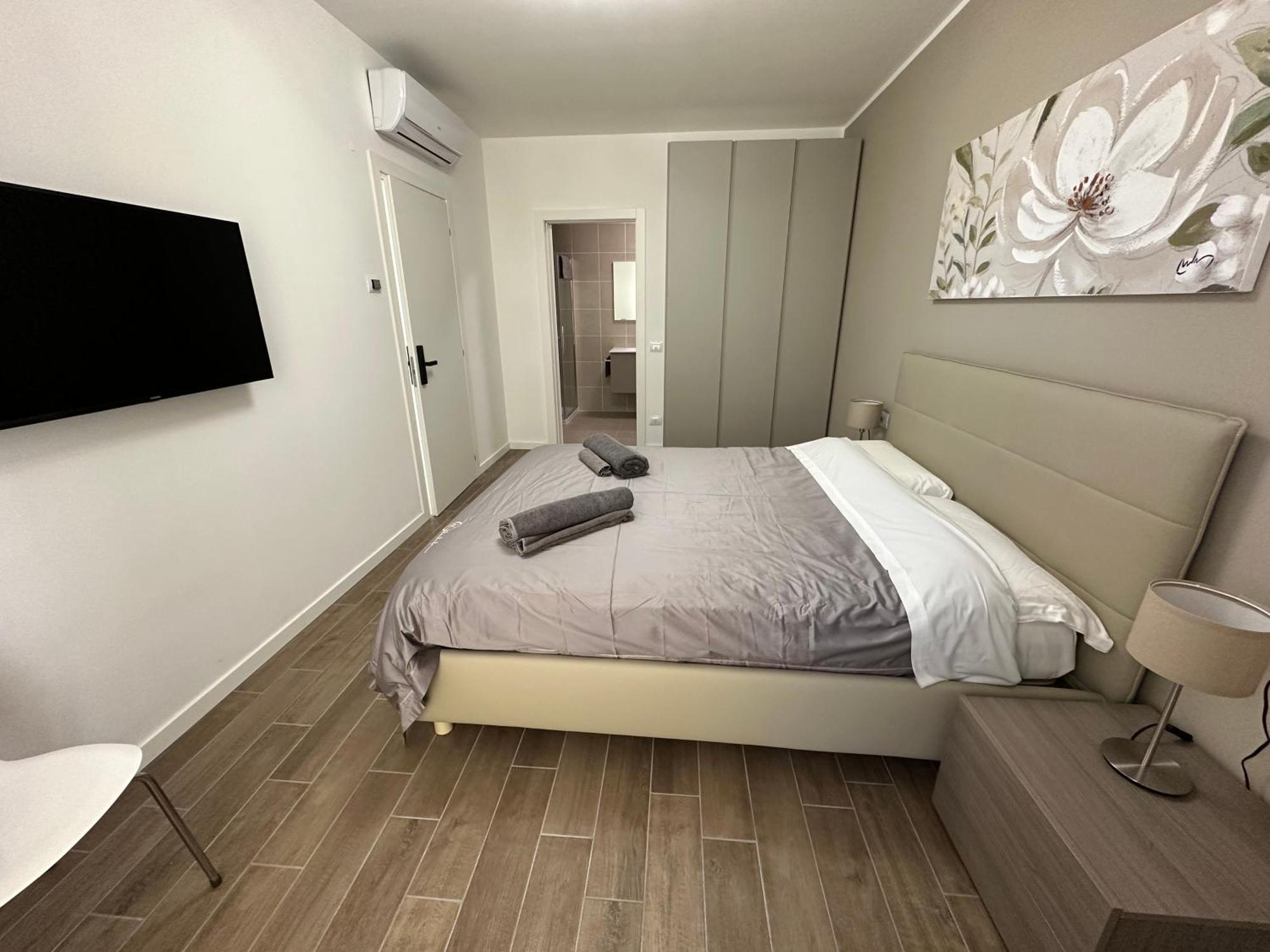 Casa Bianca - Metro E Stazione Sotto Casa Bed & Breakfast