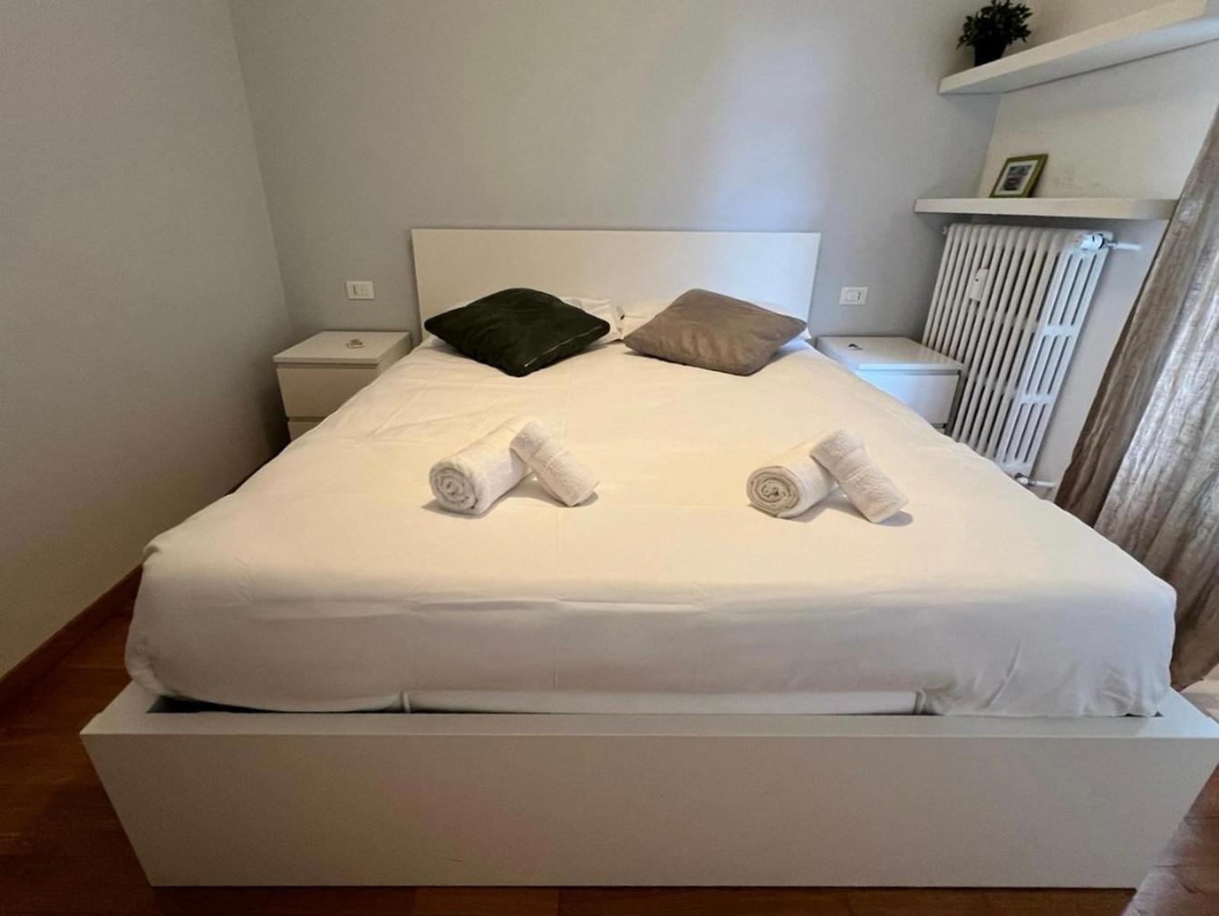 Da Vinci - With Balcony In Design District - Tortona Area Apartment *