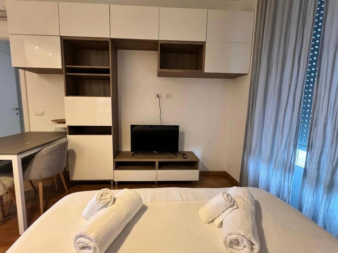 Da Vinci - With Balcony In Design District - Tortona Area Apartment Mailand