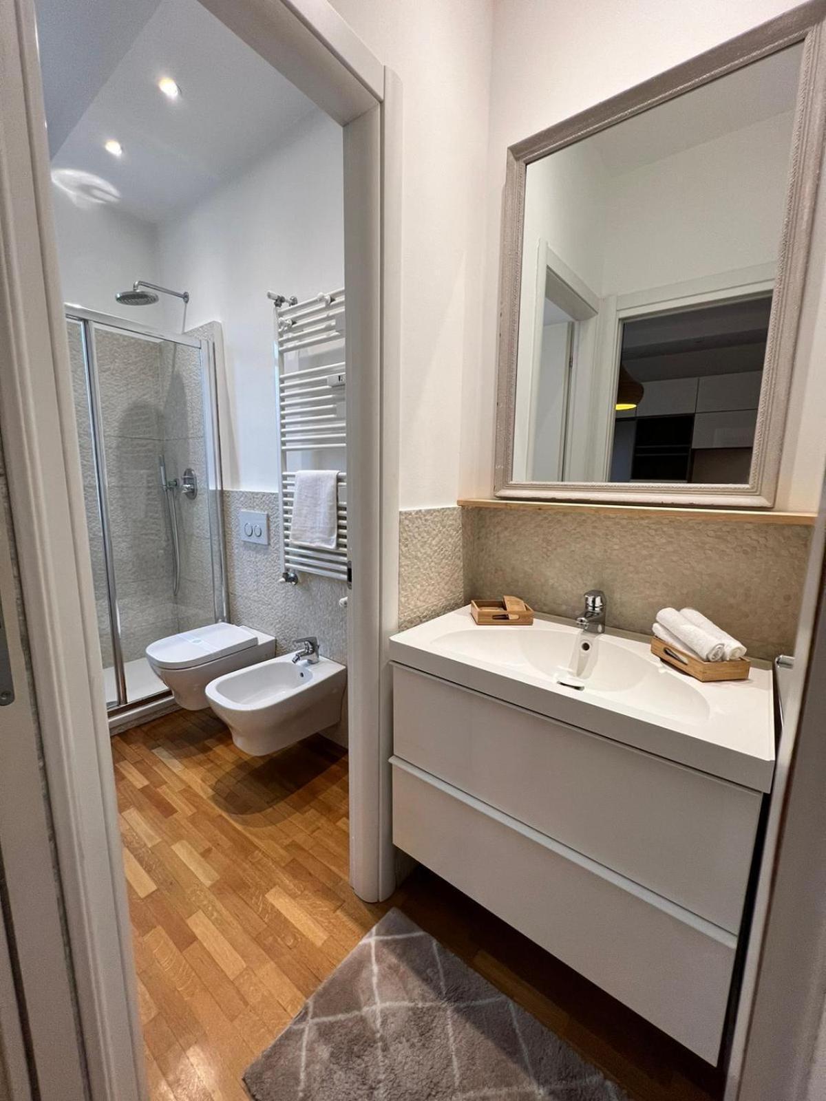 Da Vinci - With Balcony In Design District - Tortona Area Apartment Mailand
