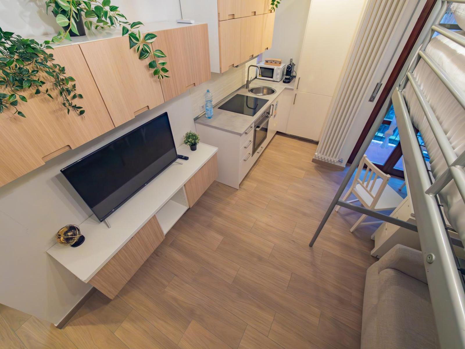 Ihost - Lucania 3 * Milano