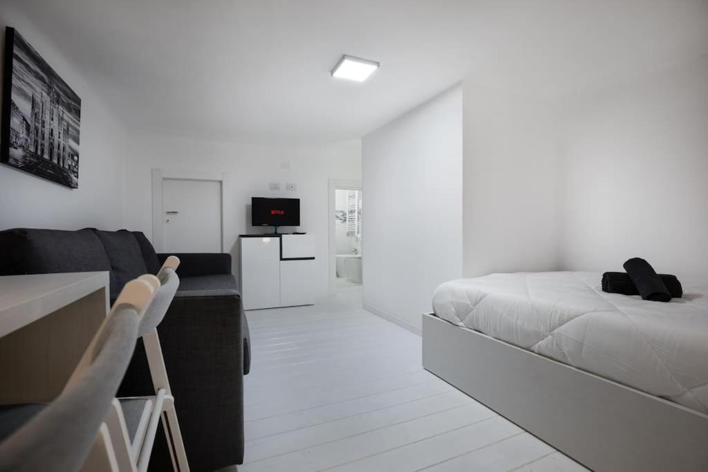 Three-suite With Free Netflix And Fast Wifi Milano