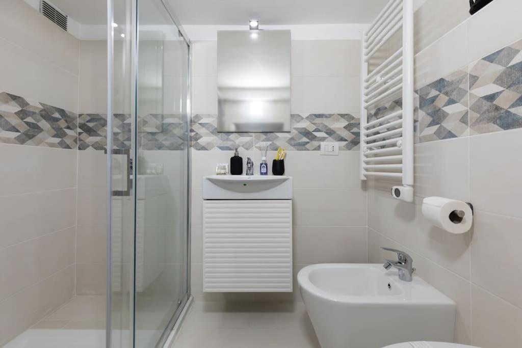 Leilighet Three-suite With Free Netflix And Fast Wifi Milano