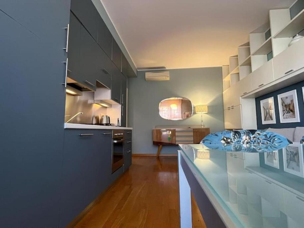 Maison Bleue- Romantic Flat,apt Near M1 -duomo 2 Fermate -centro Apartment *