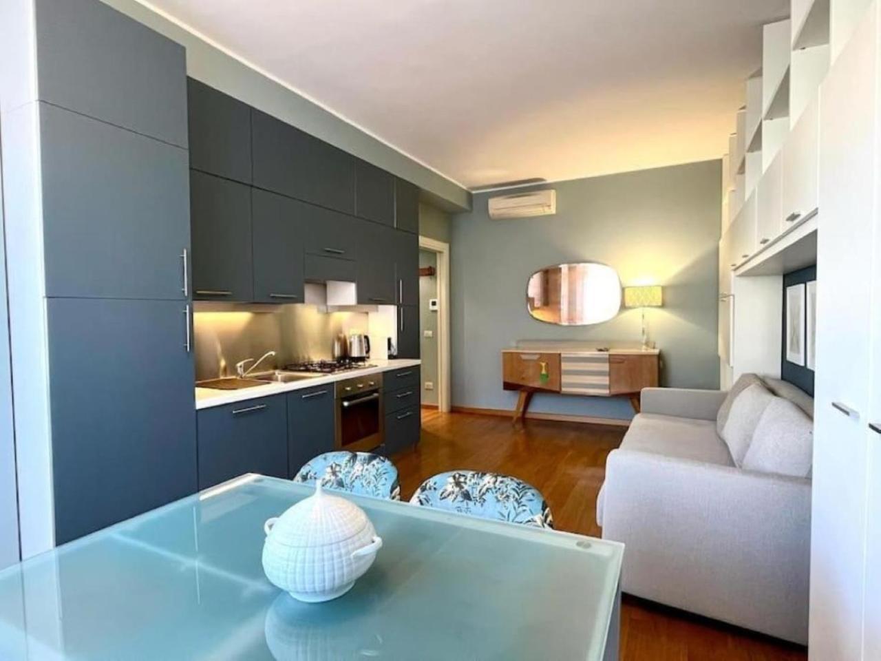 Maison Bleue- Romantic Flat,apt Near M1 -duomo 2 Fermate -centro Apartment