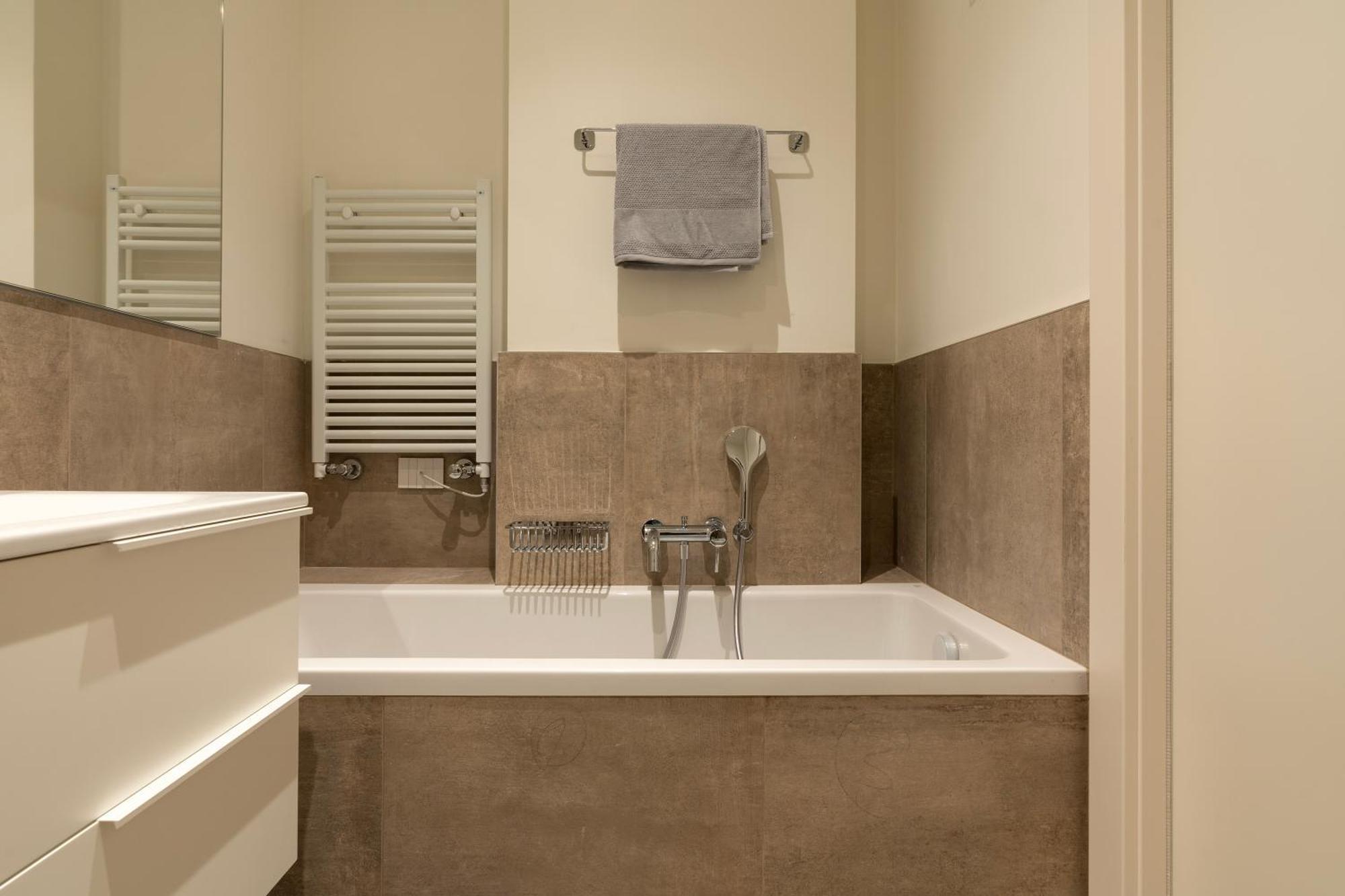 Santa Tecla Living Washington Building Apartment