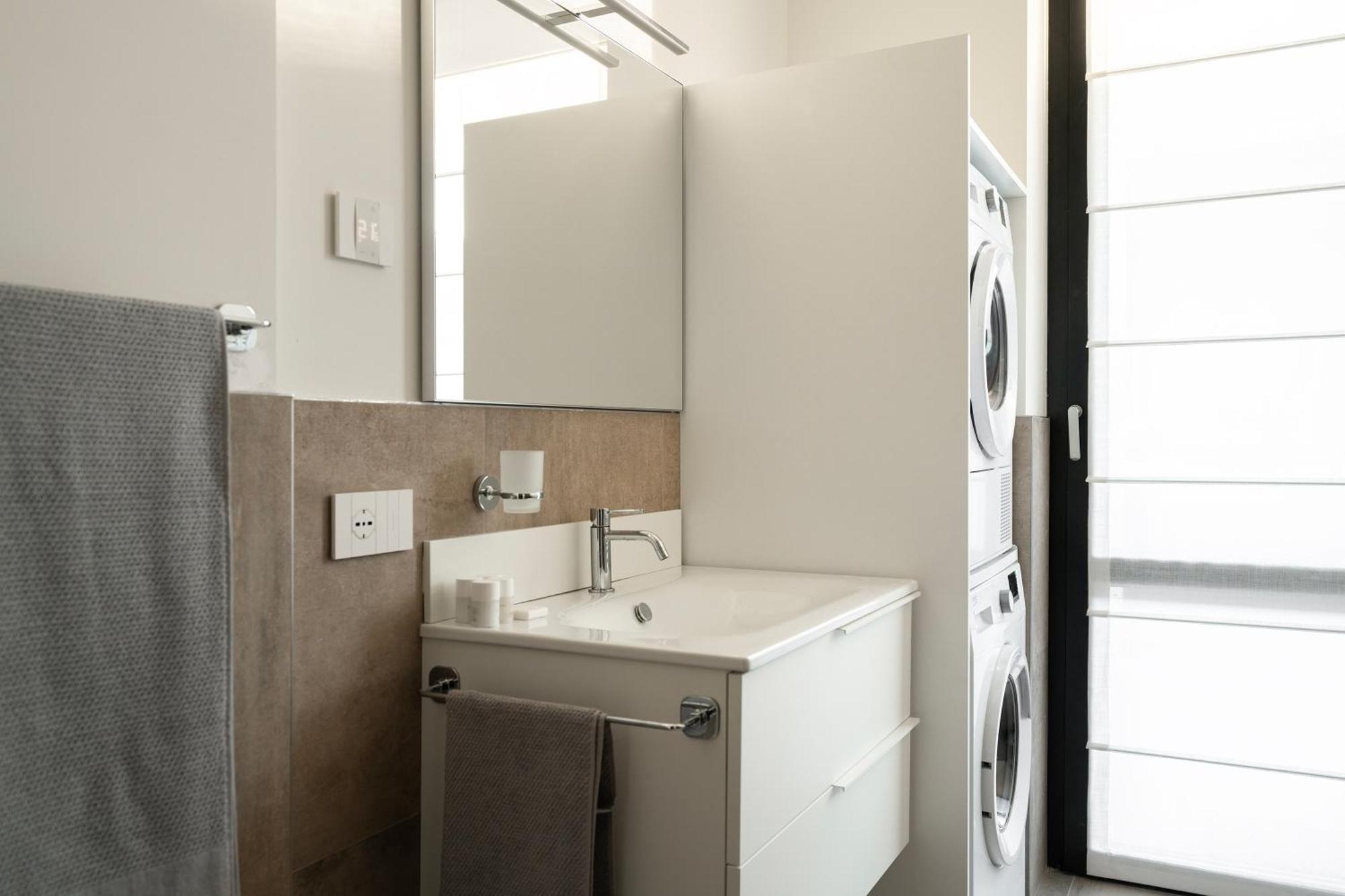 Santa Tecla Living Washington Building * Milan