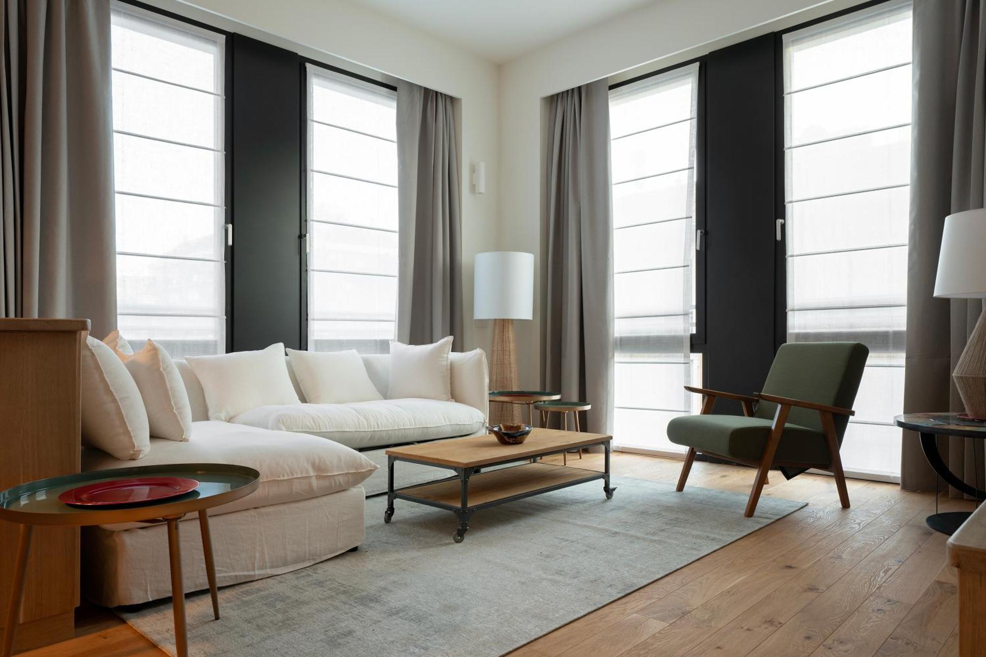 Santa Tecla Living Washington Building * Milan