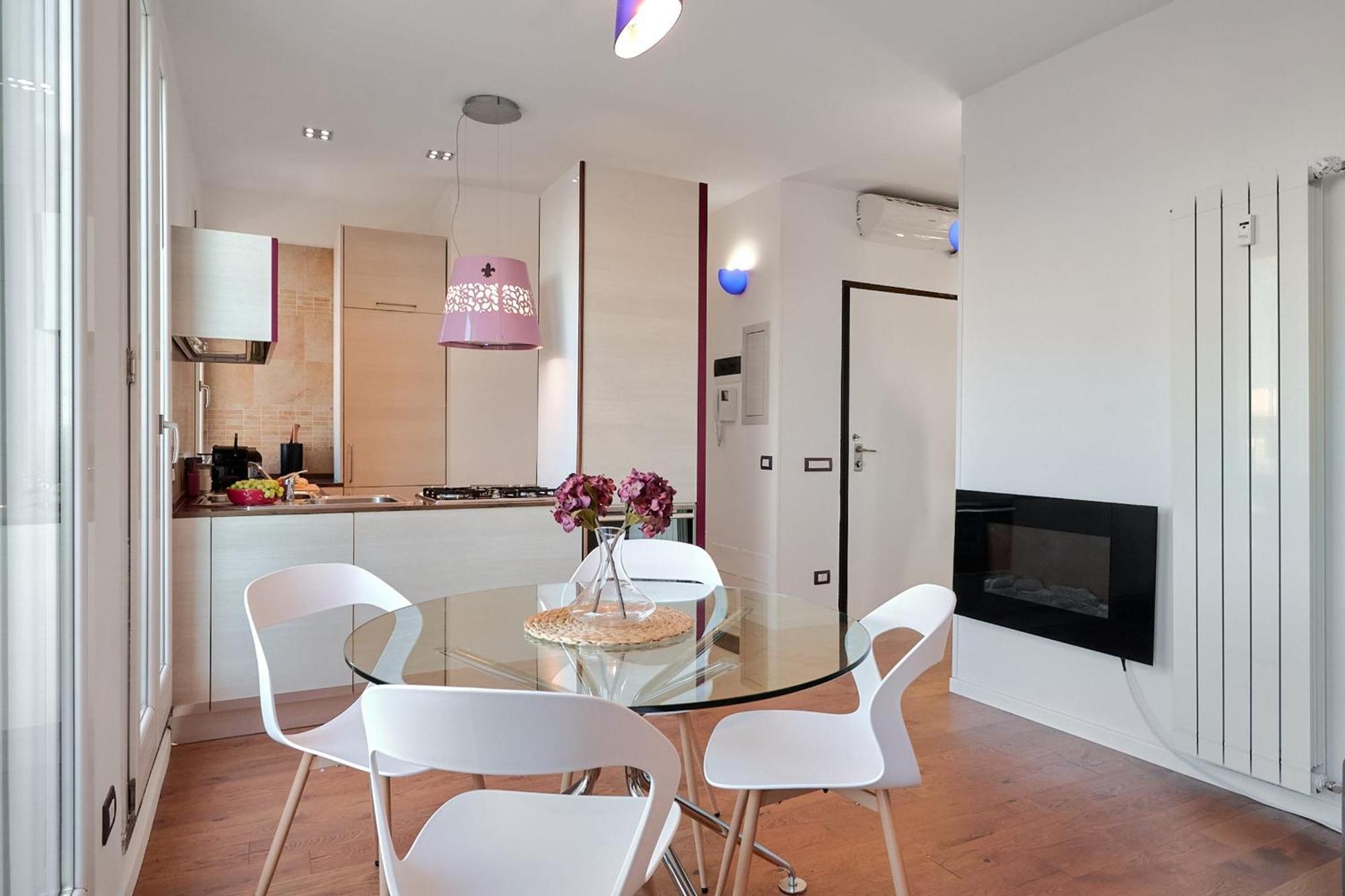 5-days In Apartment *
