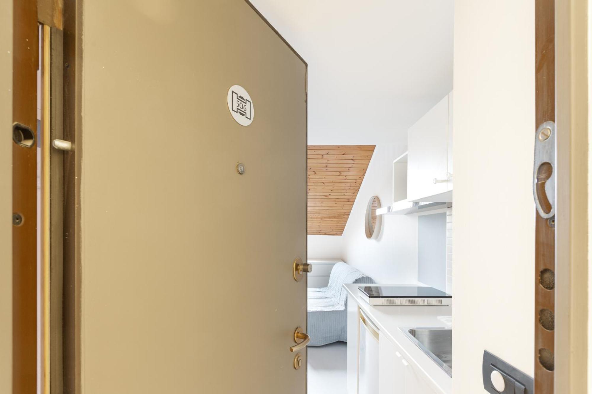 Magenta Long Let Apts * Milano