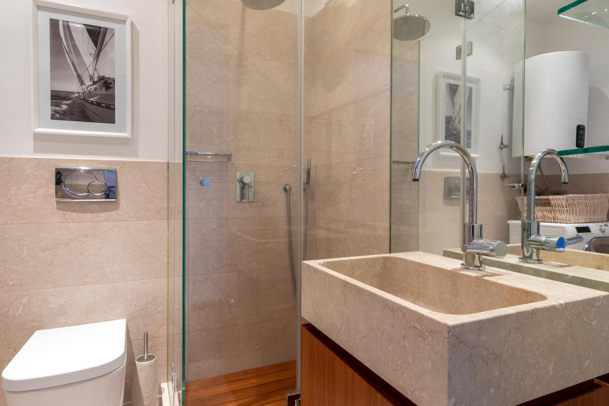 Apartment Porta Venezia- Design Apartment, 2-bedrooms, Netflix, Wifi Milan
