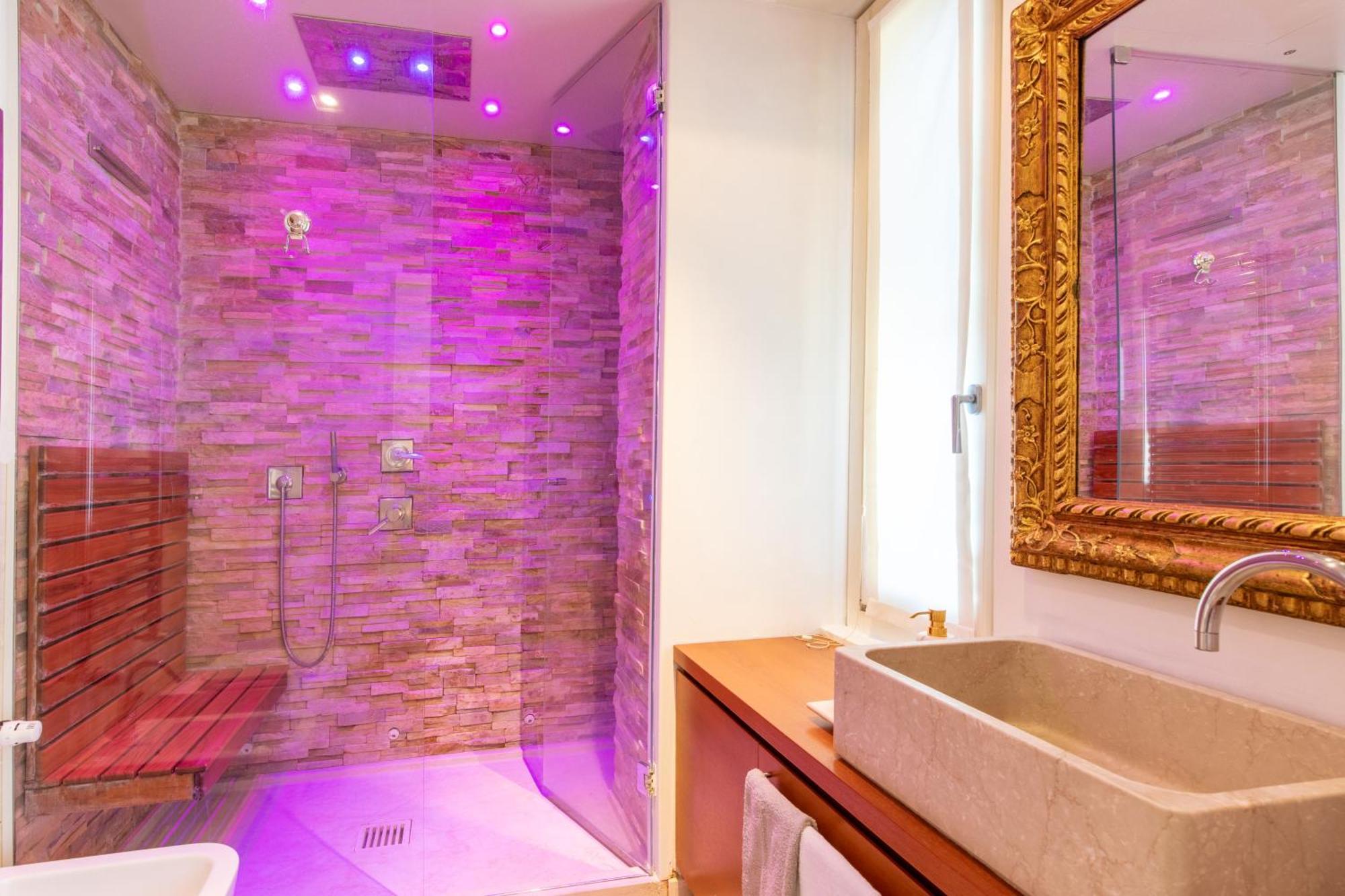 Apartment Porta Venezia- Design Apartment, 2-bedrooms, Netflix, Wifi Milan