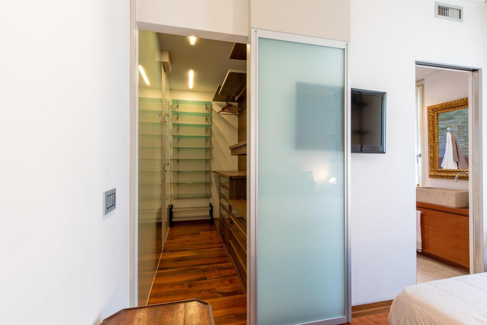 Apartment Porta Venezia- Design Apartment, 2-bedrooms, Netflix, Wifi Milan