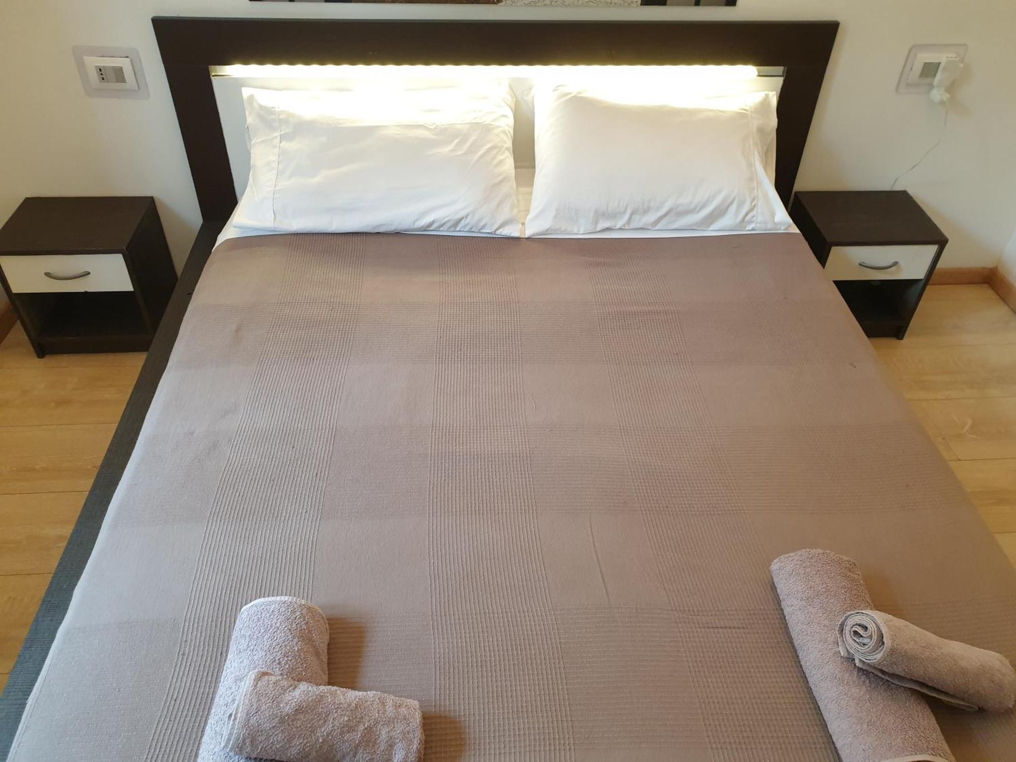 Your Lovely Home, Porta Venezia-1 Queen Bed, 3 Single Beds, 1 Sofa Bed- Apartment Mailand