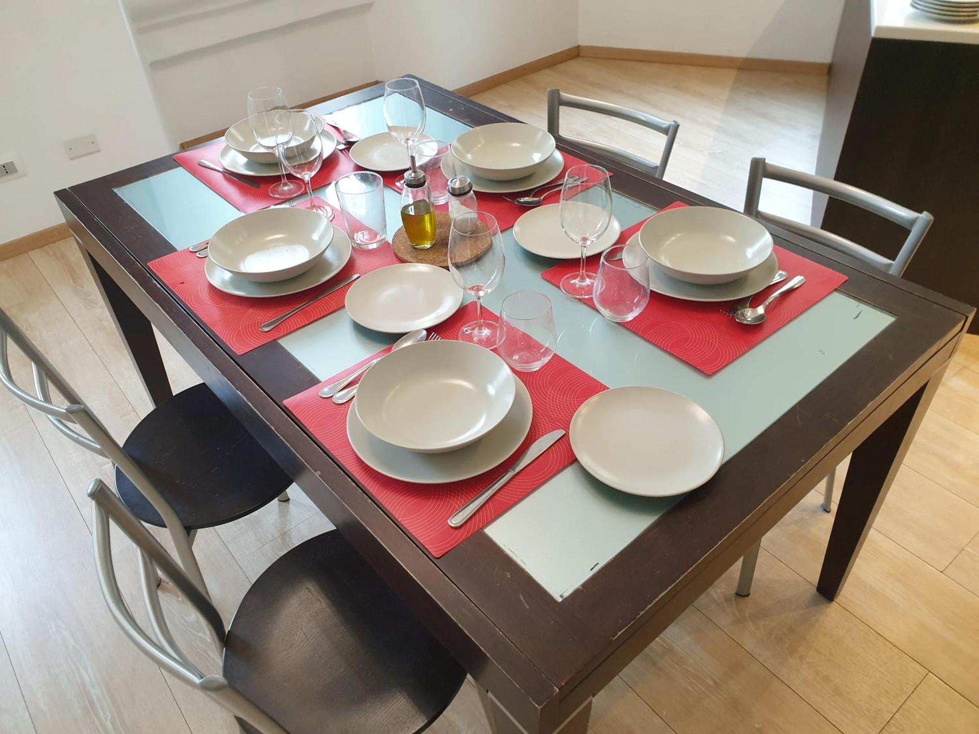 Your Lovely Home, Porta Venezia-1 Queen Bed, 3 Single Beds, 1 Sofa Bed-