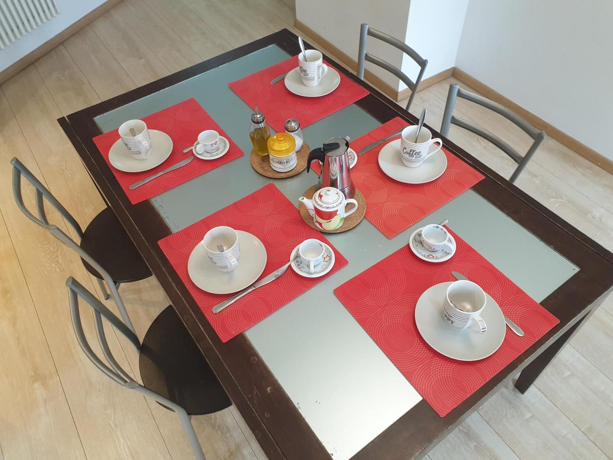 Your Lovely Home, Porta Venezia-1 Queen Bed, 3 Single Beds, 1 Sofa Bed- Apartment